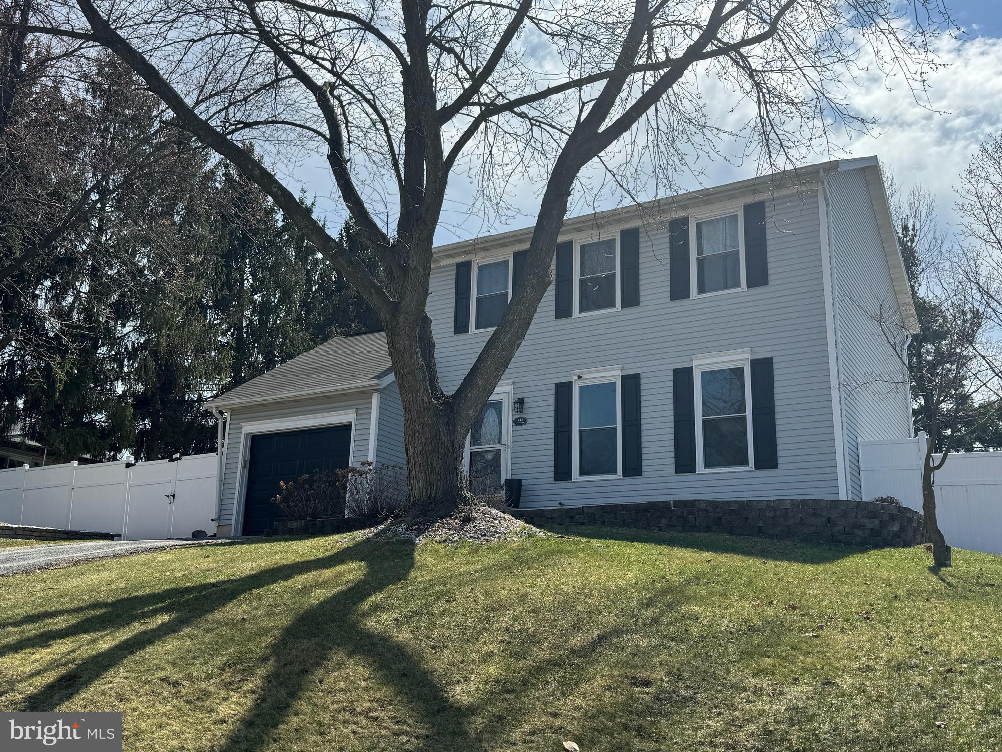 HALL ESTATES - Residential