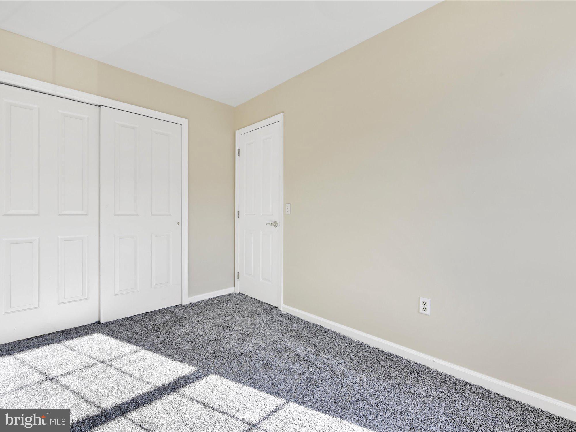 LOMBARD PINES - Residential