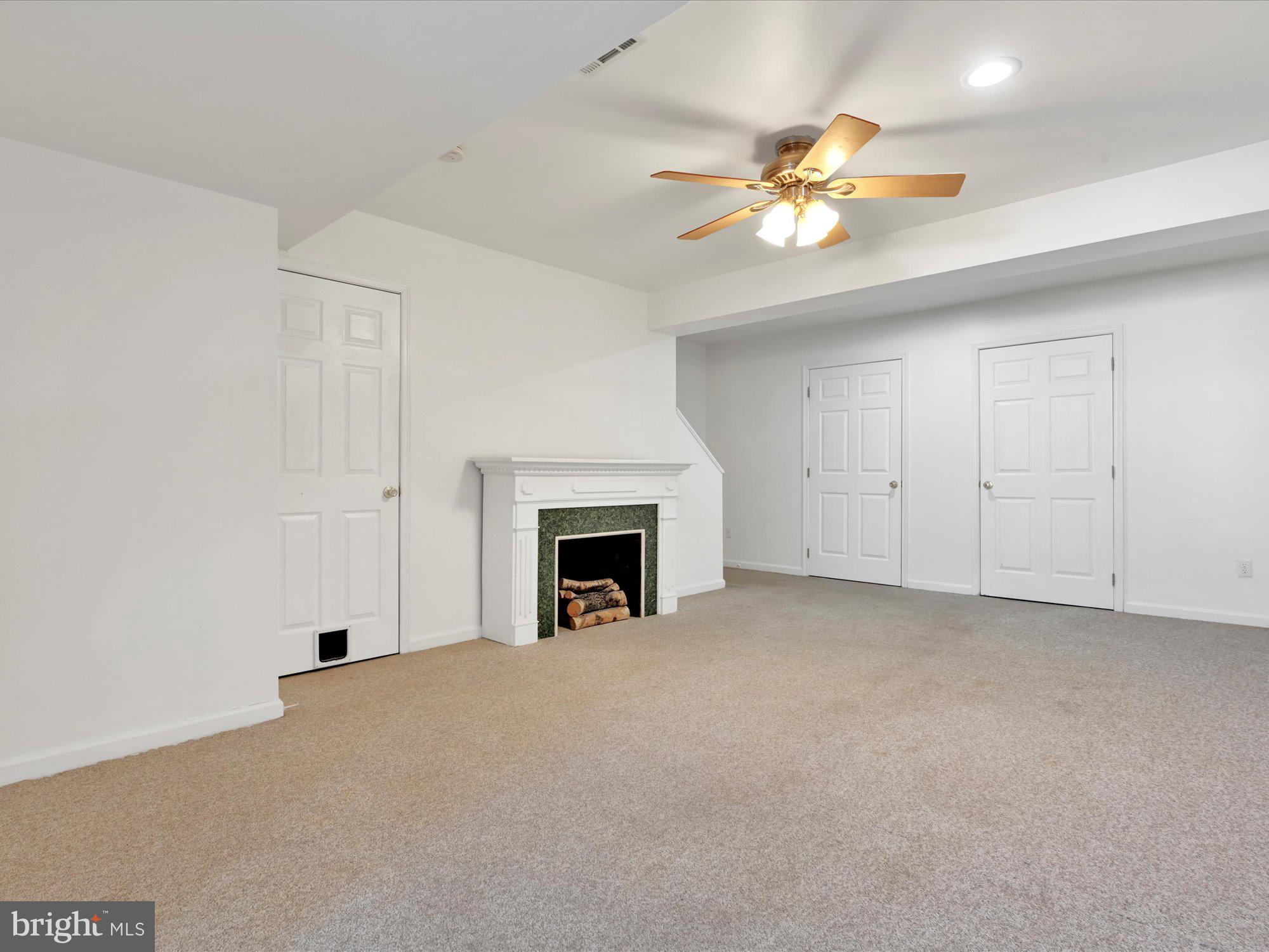 LOMBARD PINES - Residential