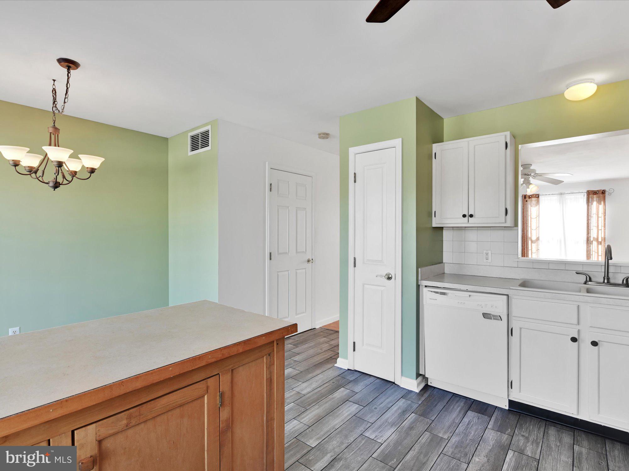 LOMBARD PINES - Residential