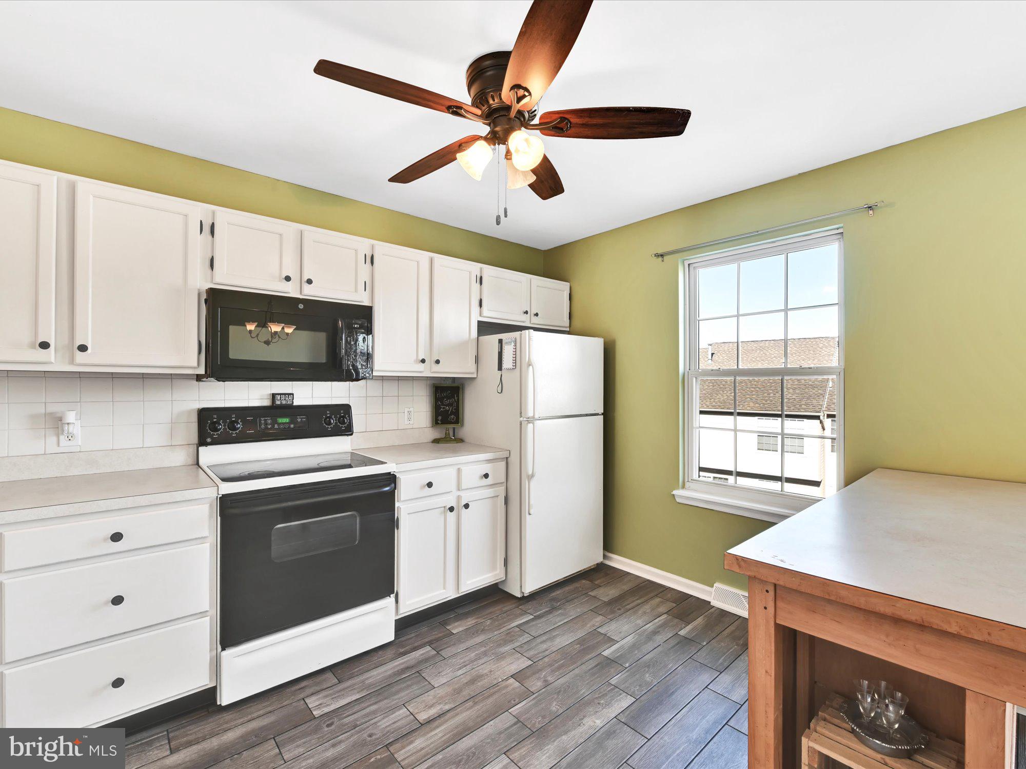 LOMBARD PINES - Residential