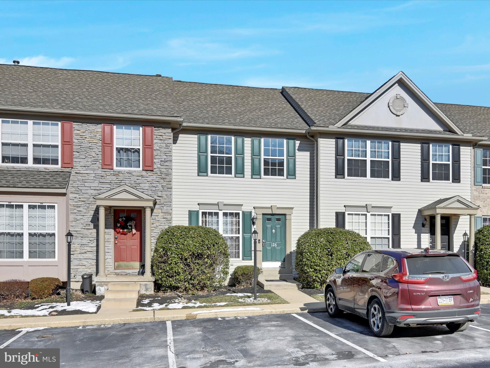 LOMBARD PINES - Residential
