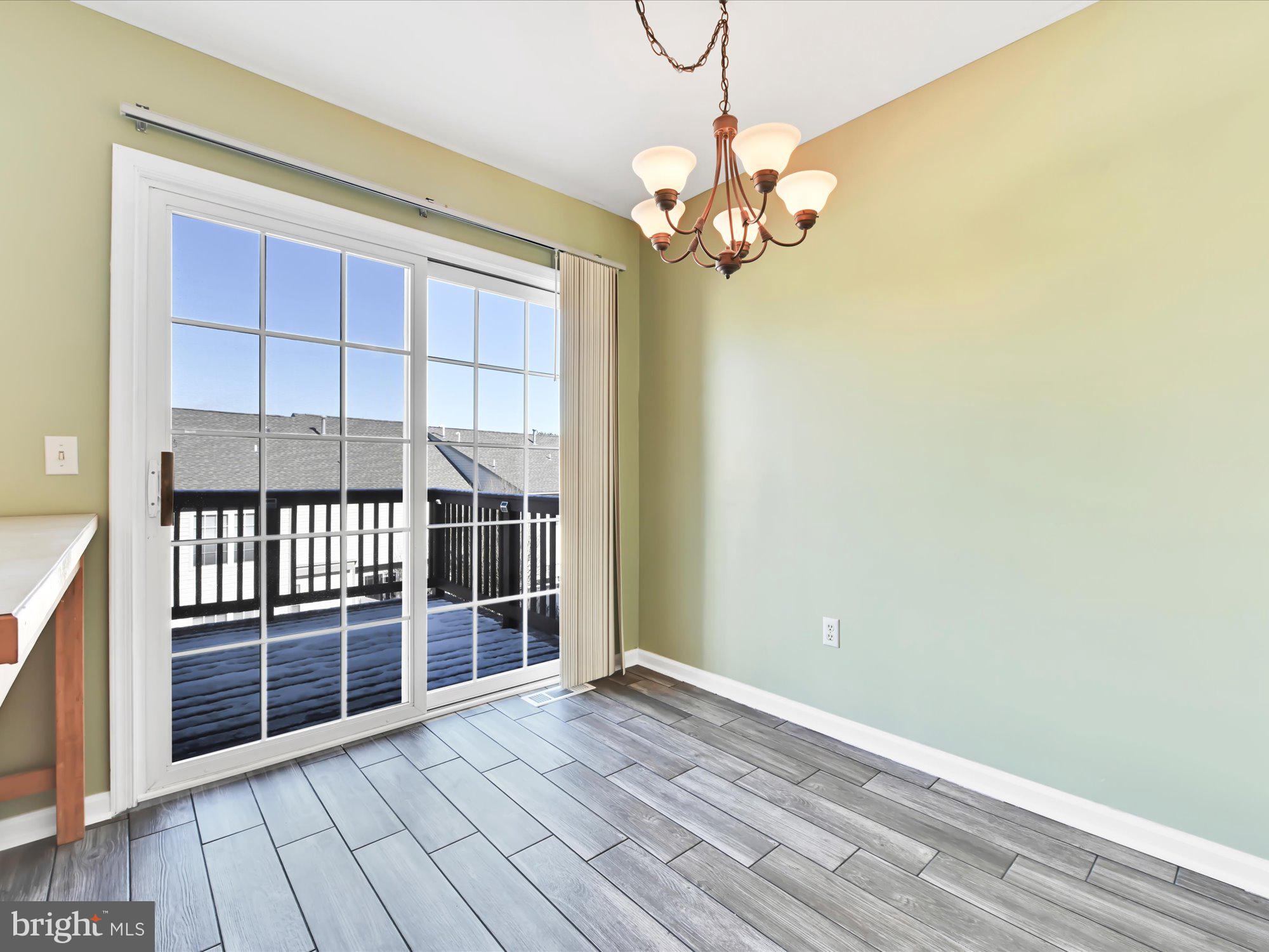 LOMBARD PINES - Residential