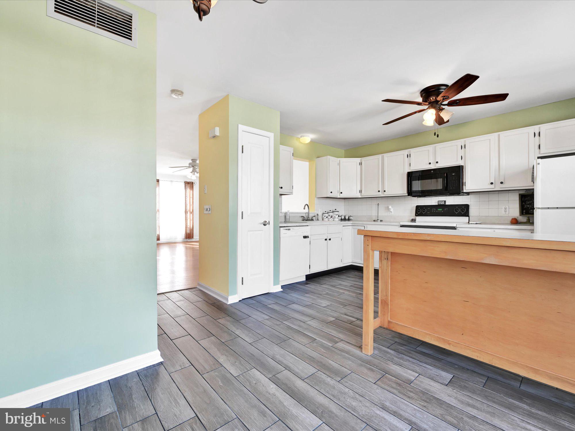 LOMBARD PINES - Residential