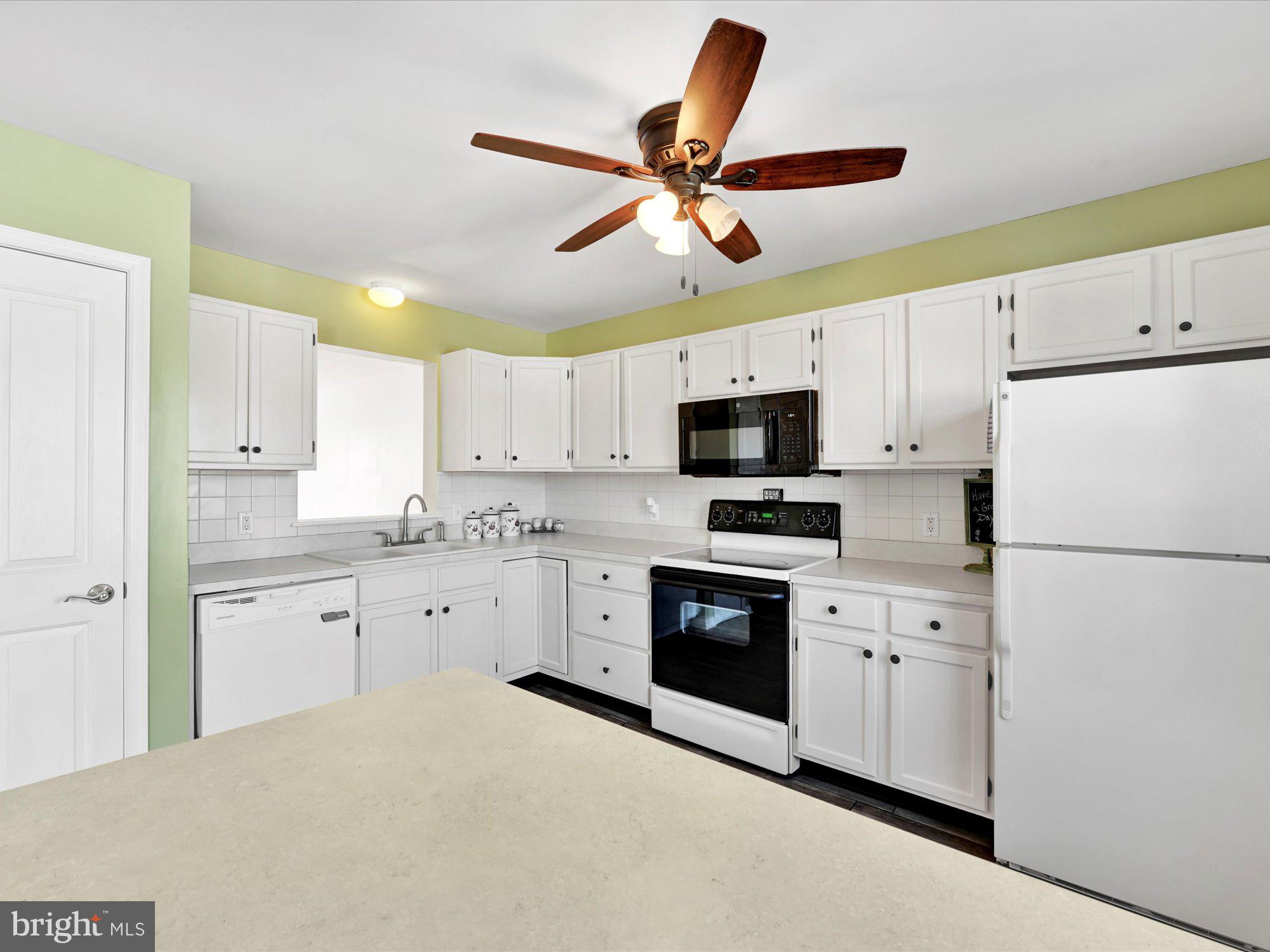 LOMBARD PINES - Residential