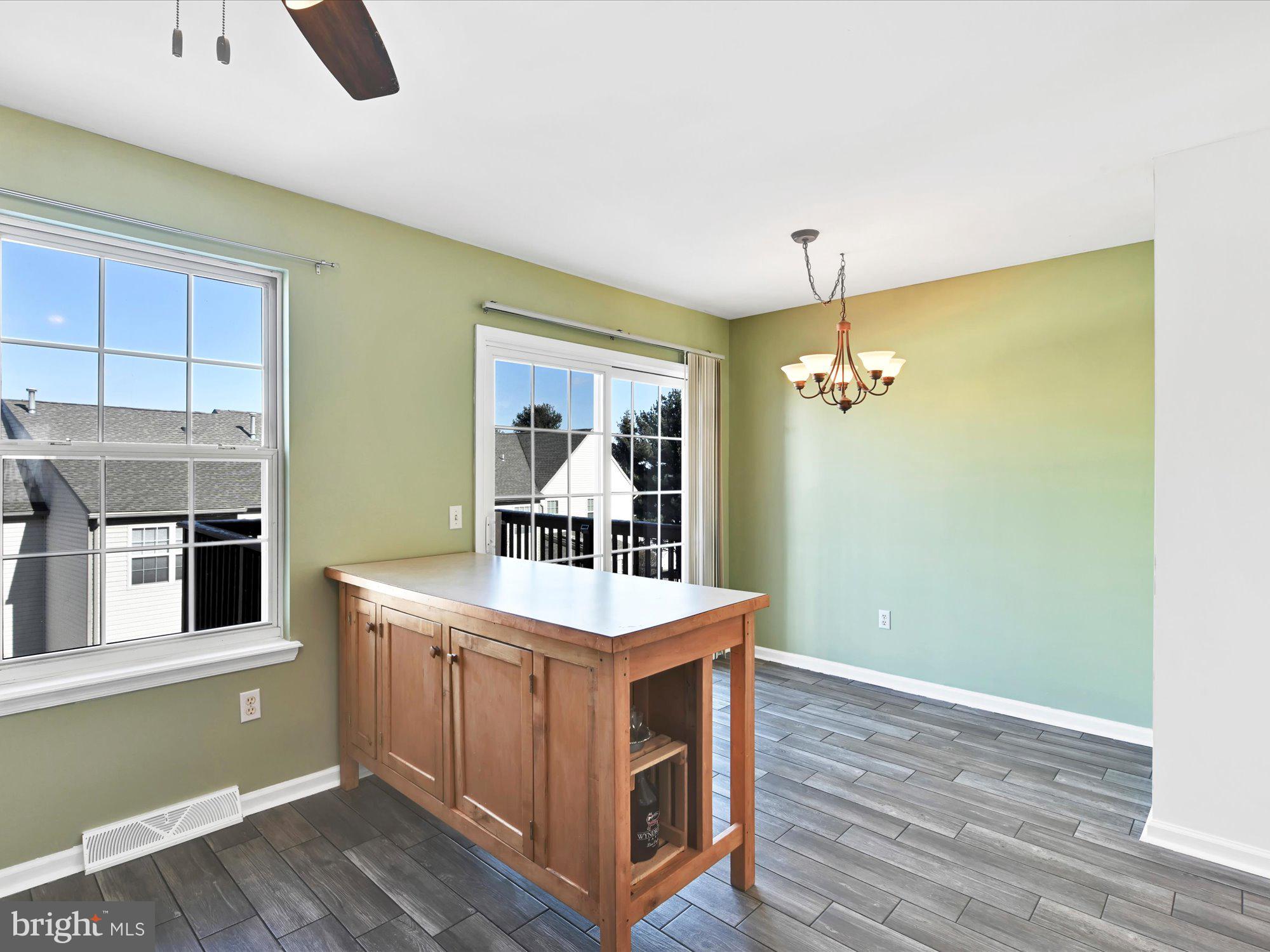 LOMBARD PINES - Residential