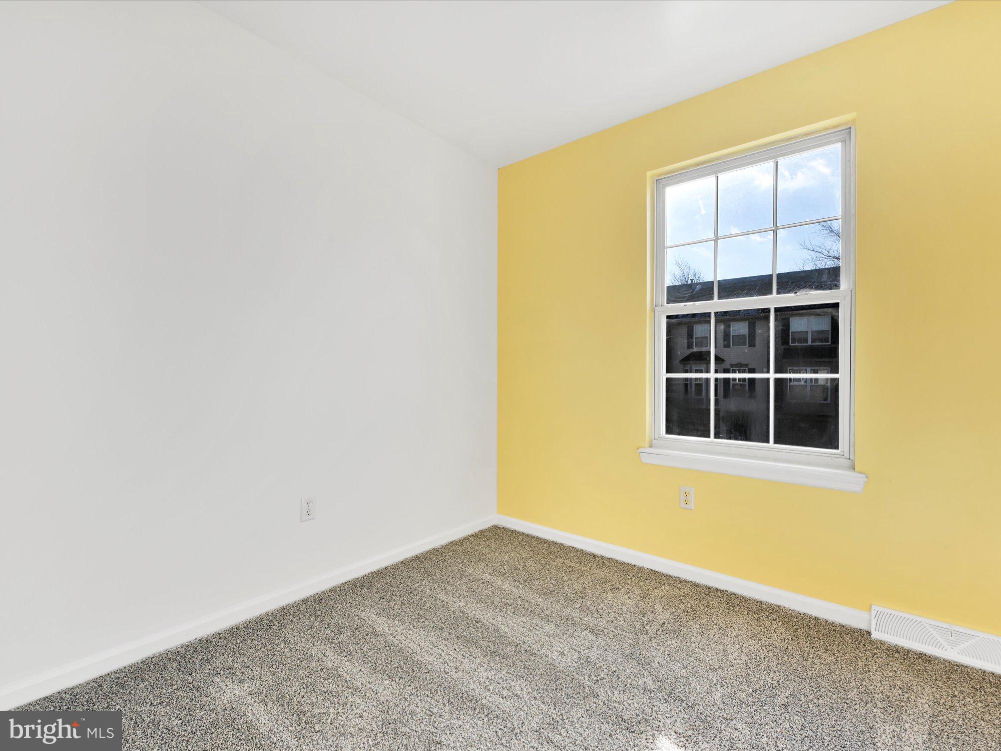 LOMBARD PINES - Residential