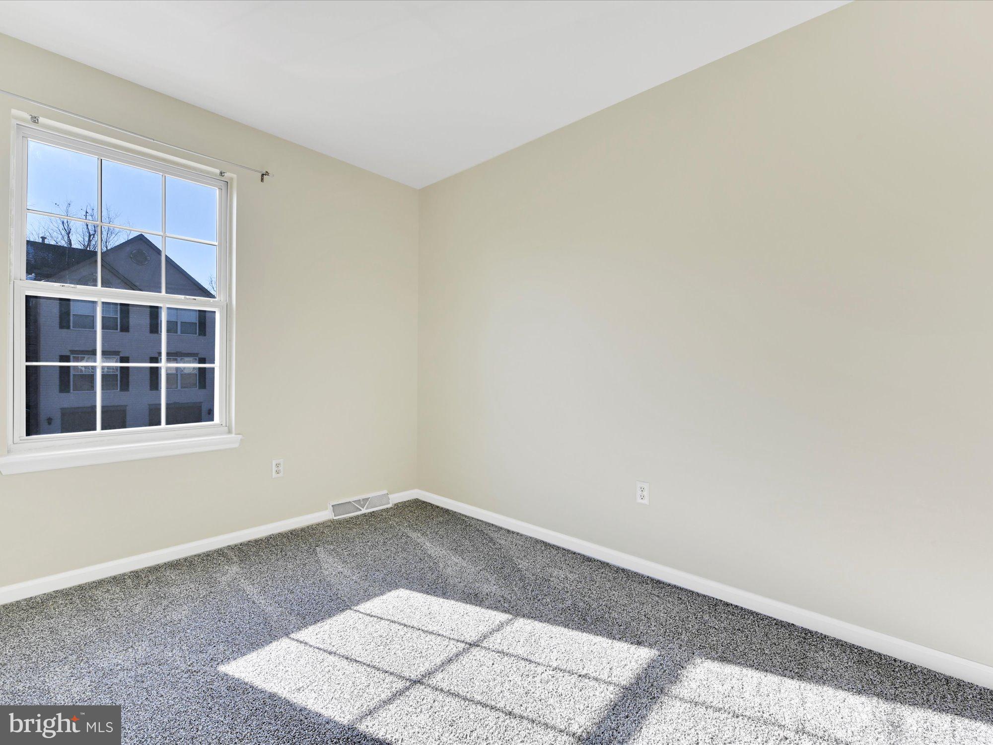 LOMBARD PINES - Residential