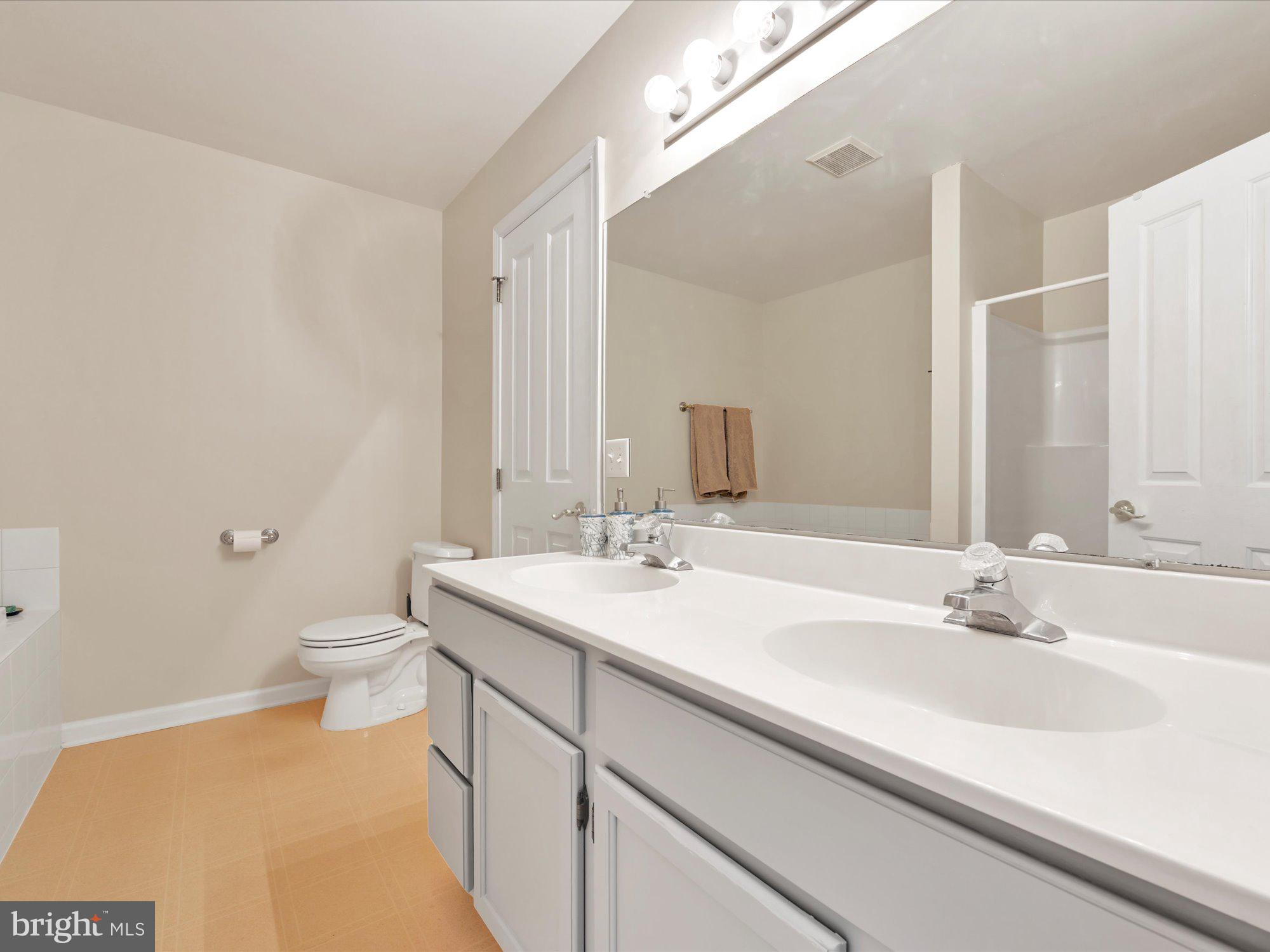 LOMBARD PINES - Residential