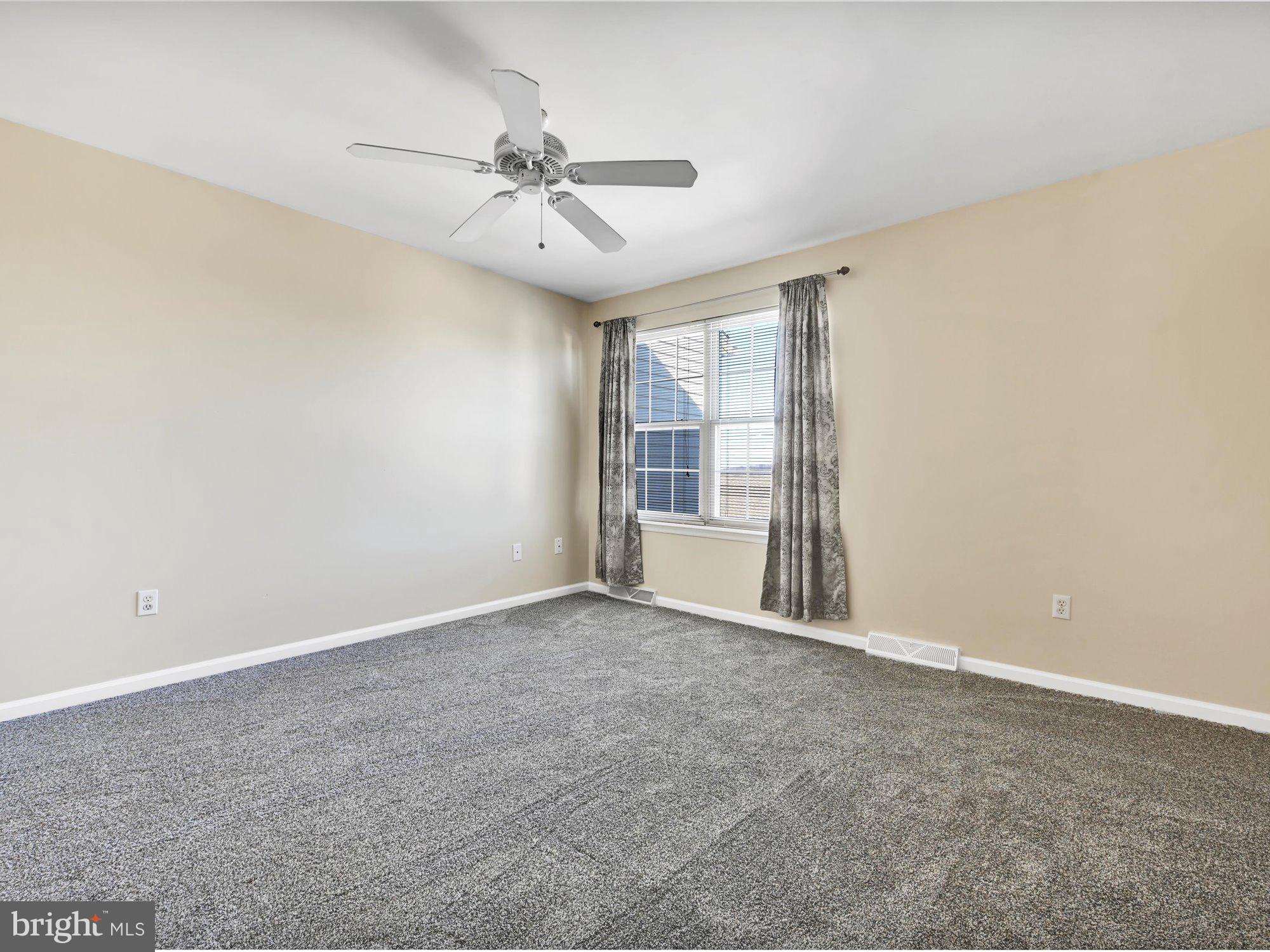 LOMBARD PINES - Residential