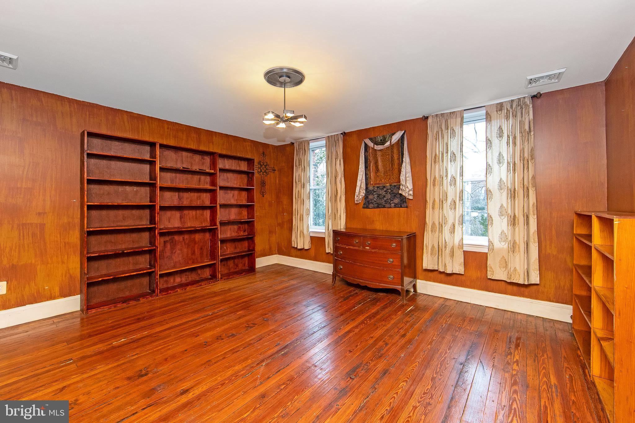 SPRUCE HILL - Residential