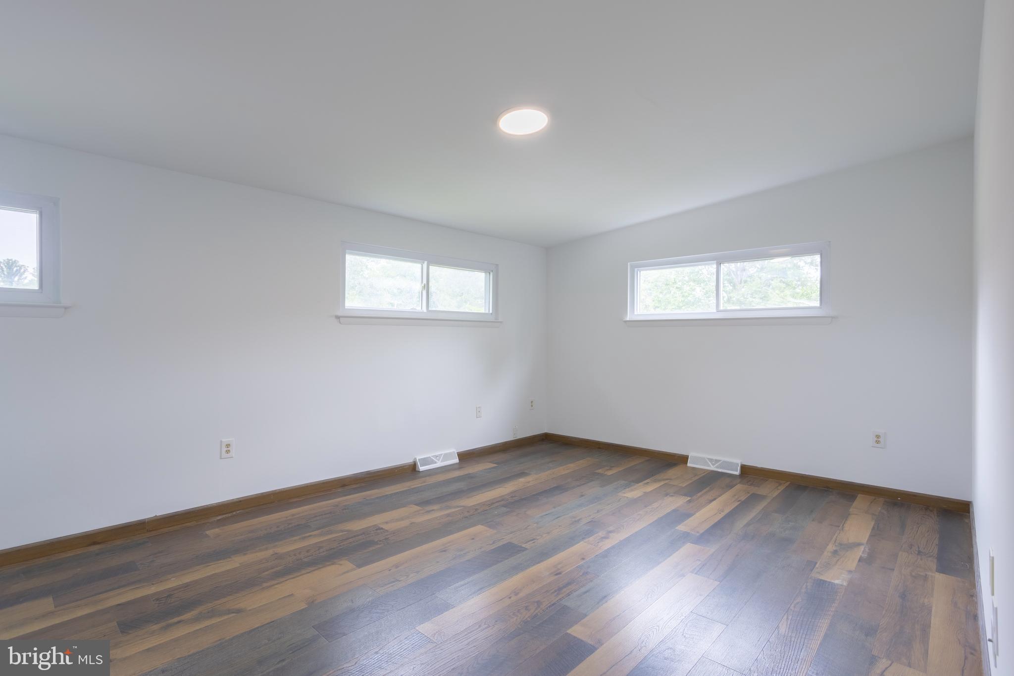 MIDFIELD - Residential