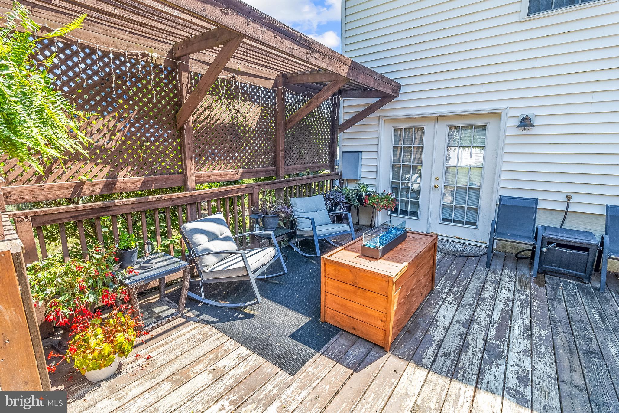 DOUGLAS OAKS - Residential