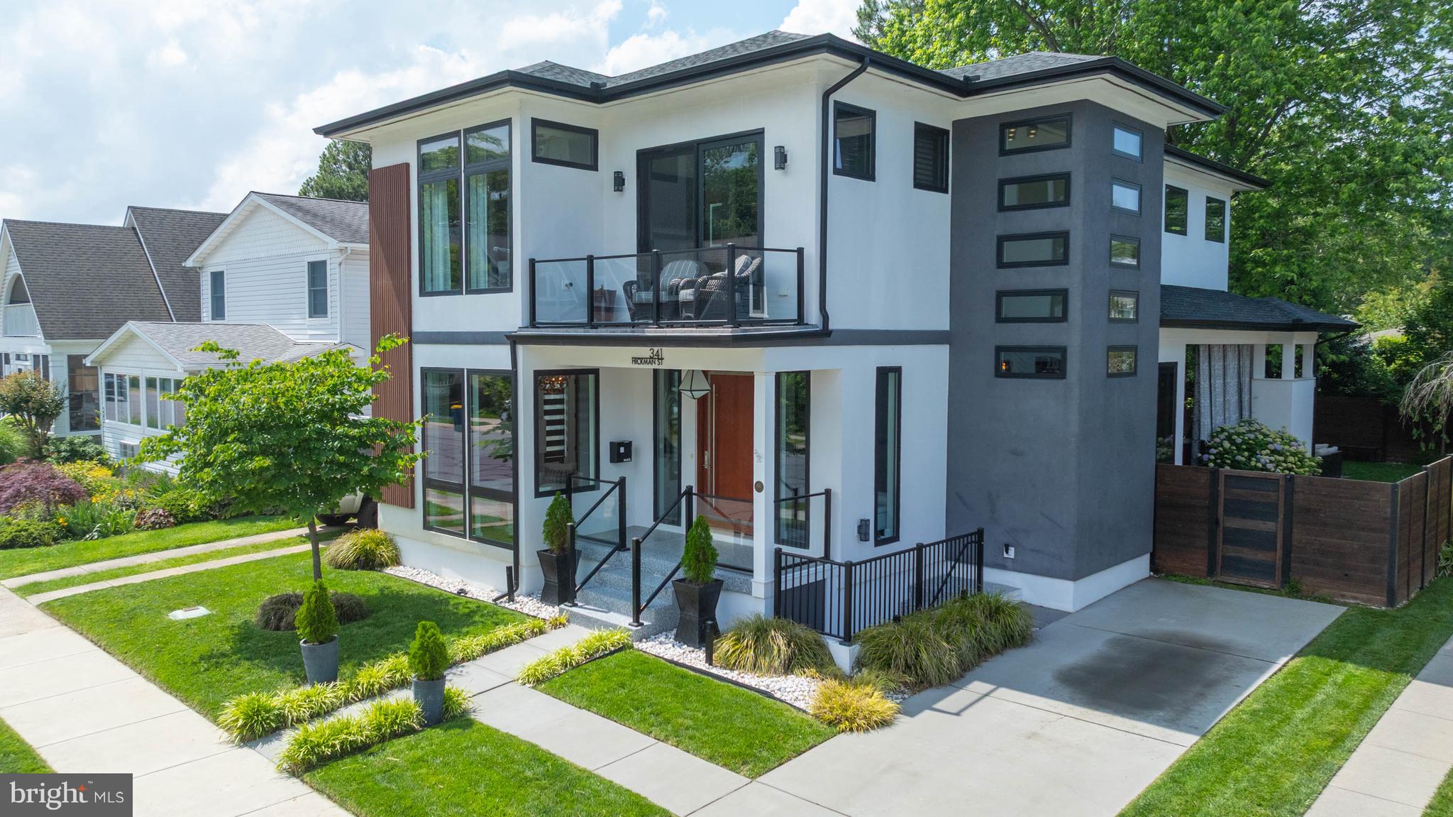 COUNTRY CLUB ESTATES - Residential