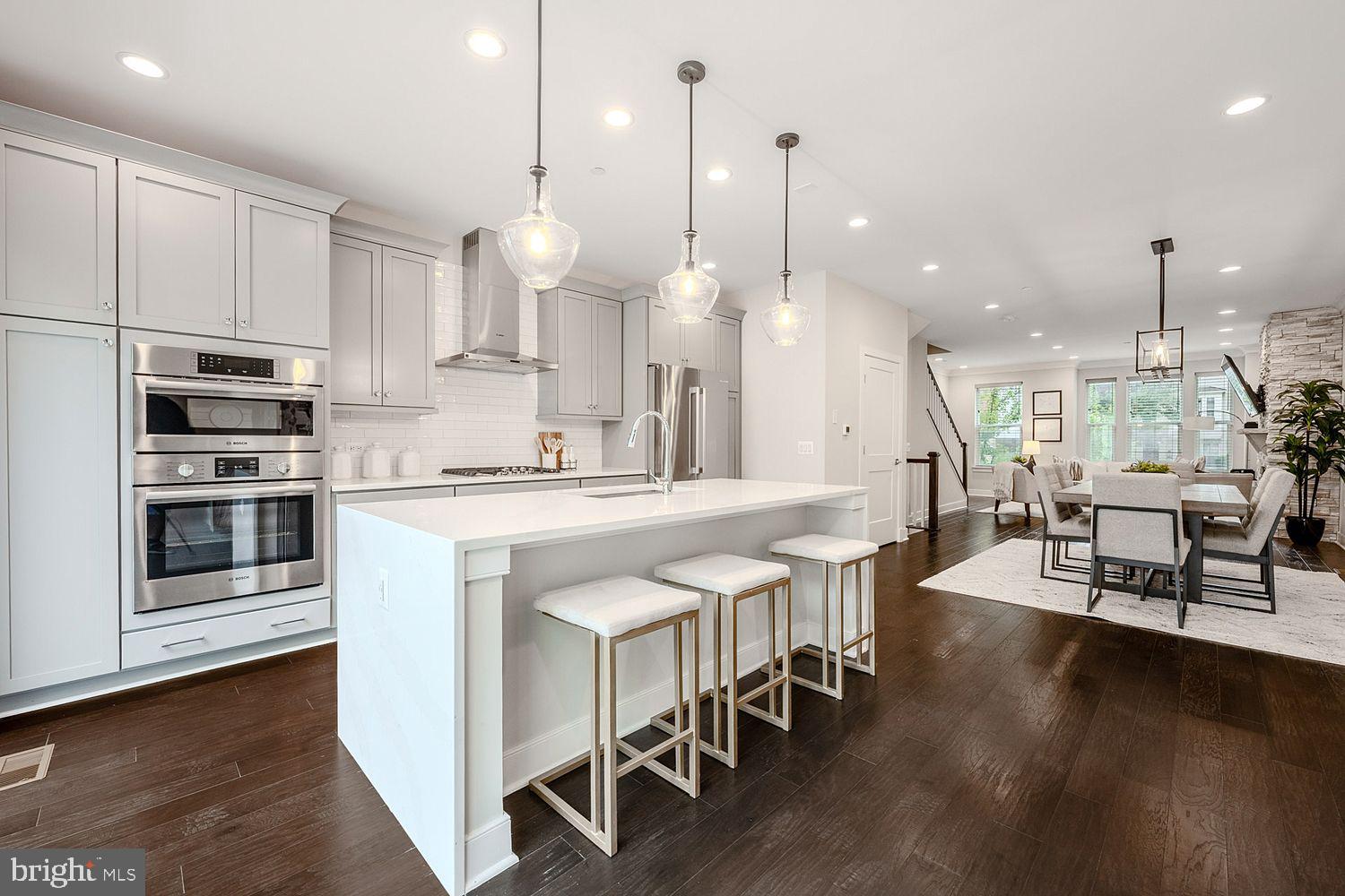 THE TOWNES AT GROSVENOR PLACE - Residential