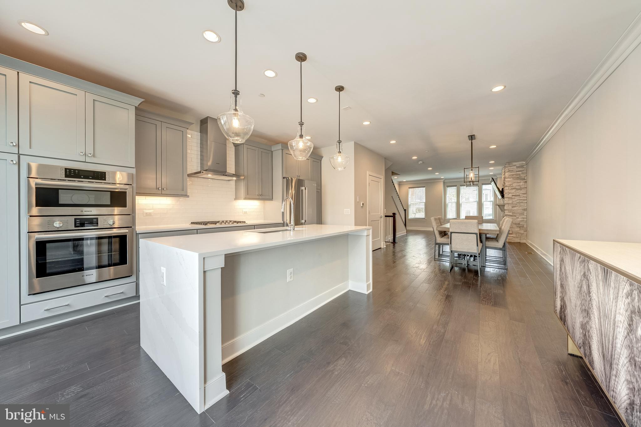 THE TOWNES AT GROSVENOR PLACE - Residential