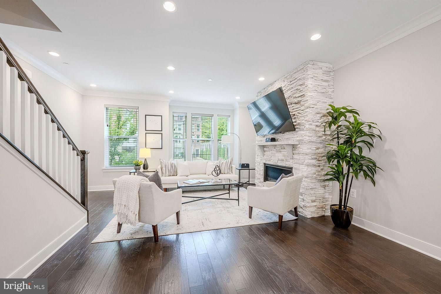 THE TOWNES AT GROSVENOR PLACE - Residential