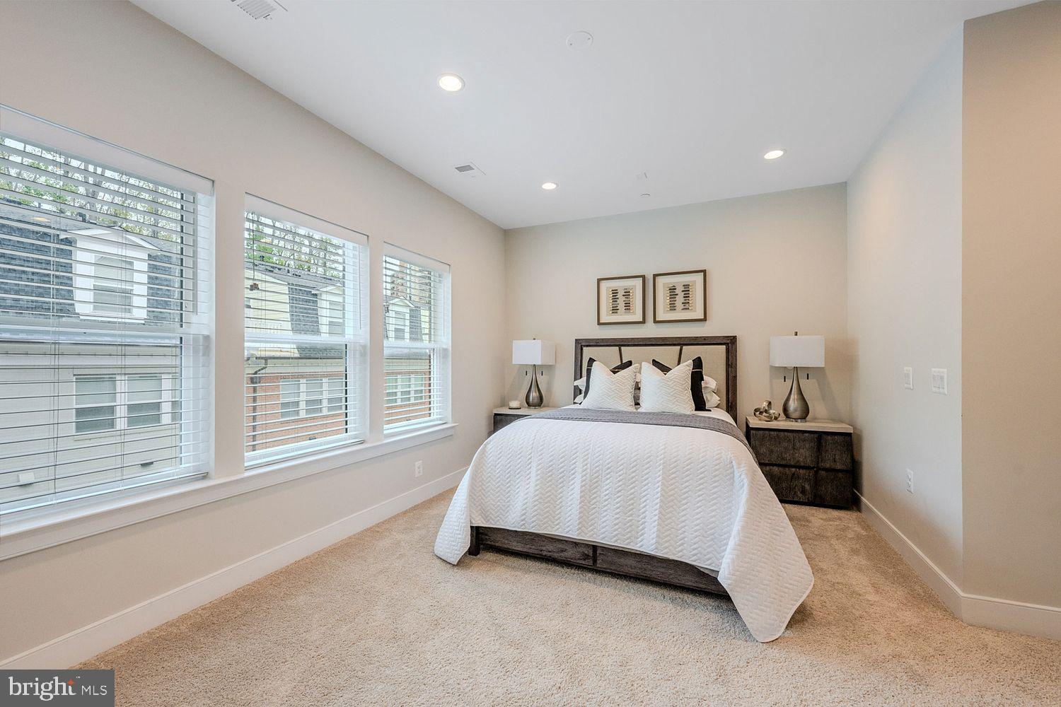 THE TOWNES AT GROSVENOR PLACE - Residential