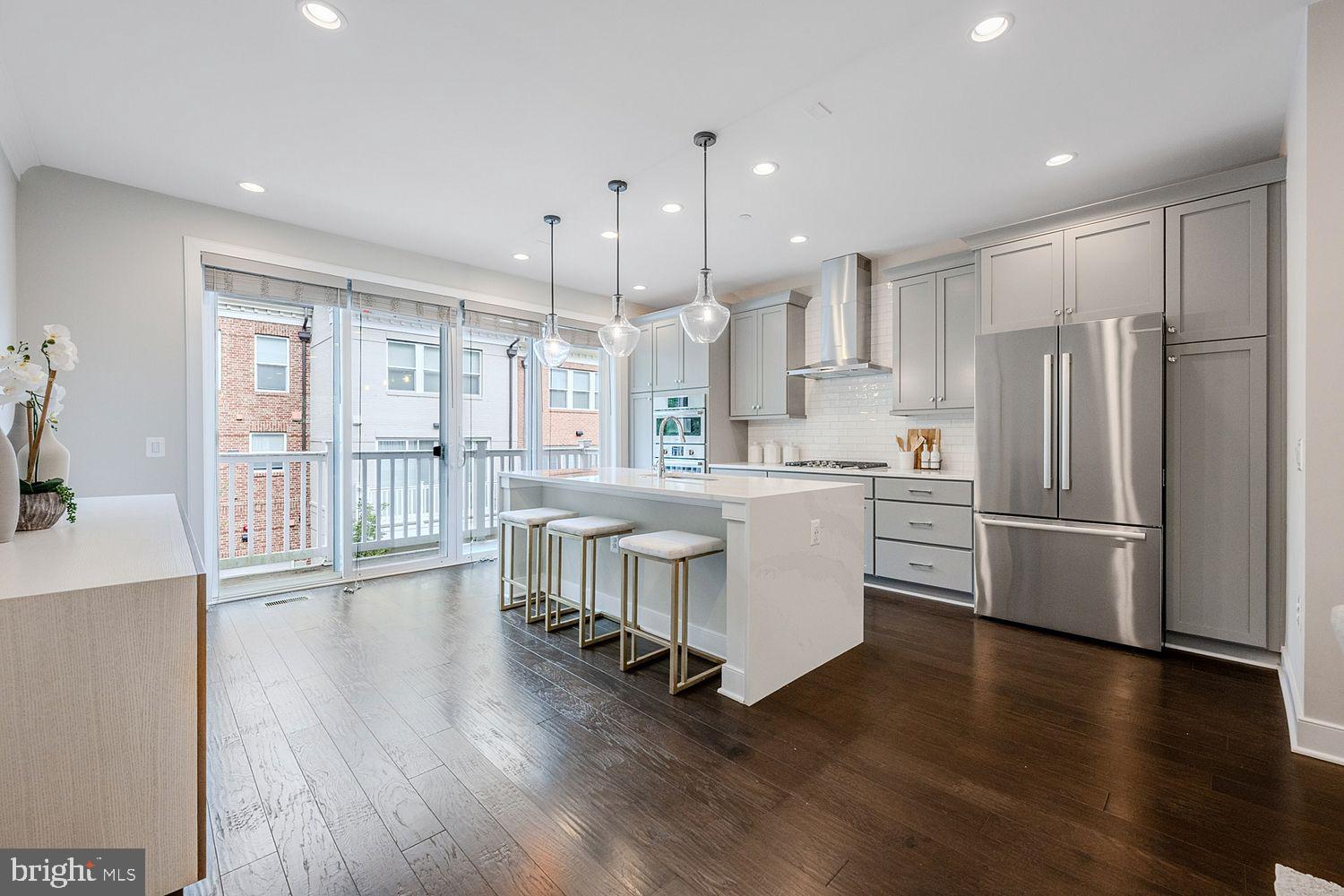 THE TOWNES AT GROSVENOR PLACE - Residential