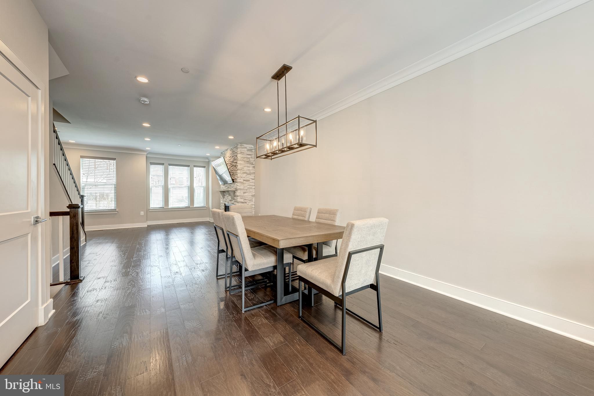THE TOWNES AT GROSVENOR PLACE - Residential