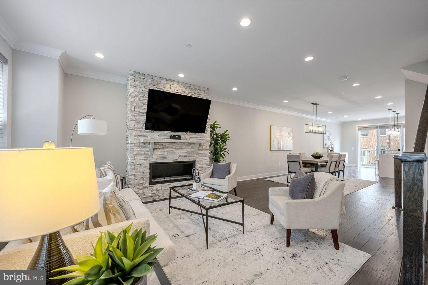 THE TOWNES AT GROSVENOR PLACE - Residential