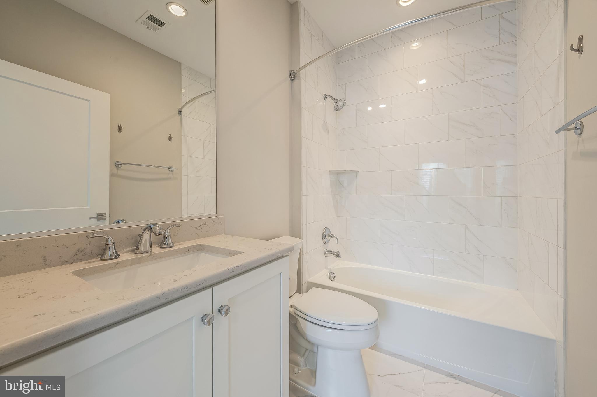 THE TOWNES AT GROSVENOR PLACE - Residential