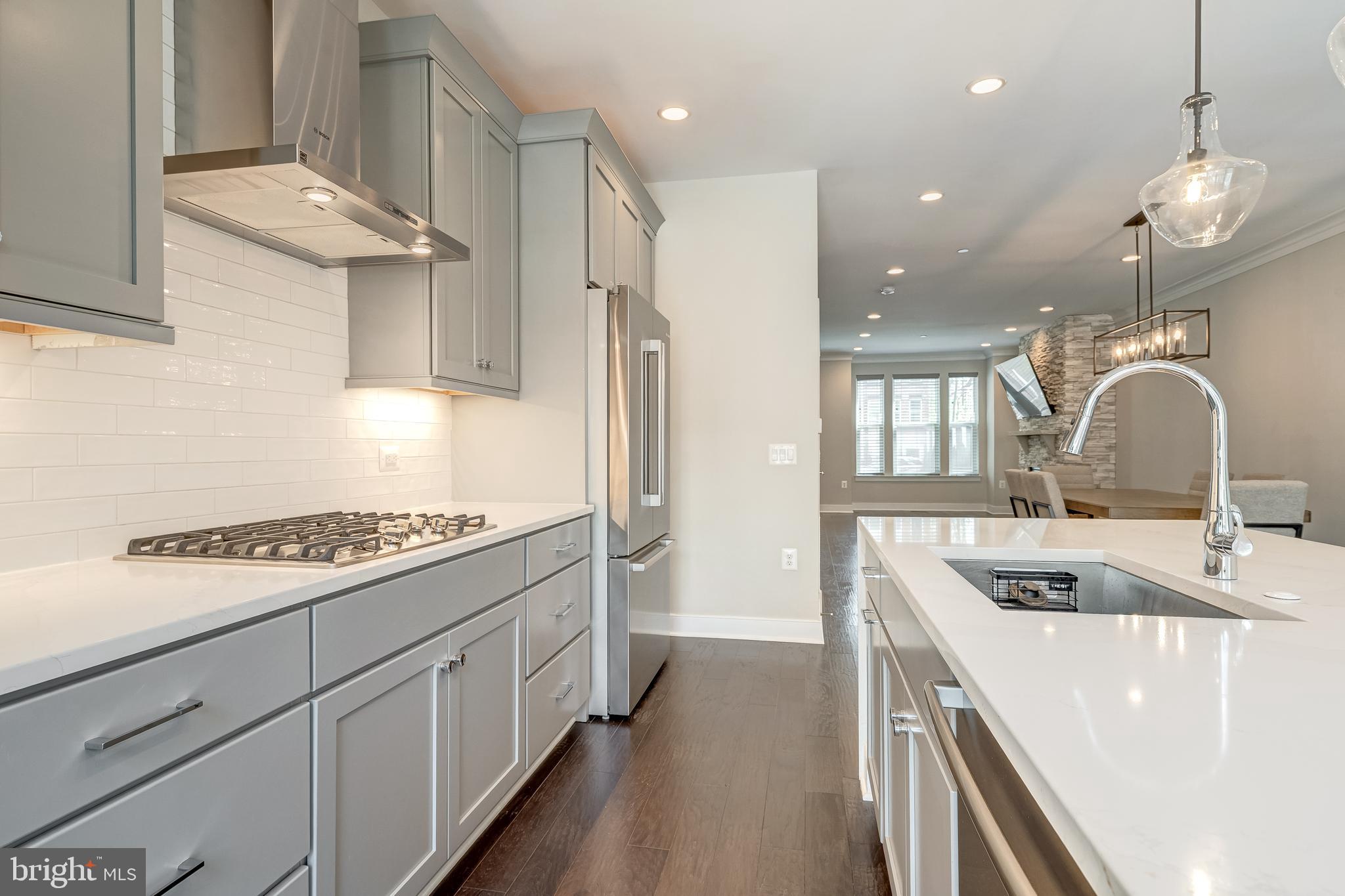 THE TOWNES AT GROSVENOR PLACE - Residential