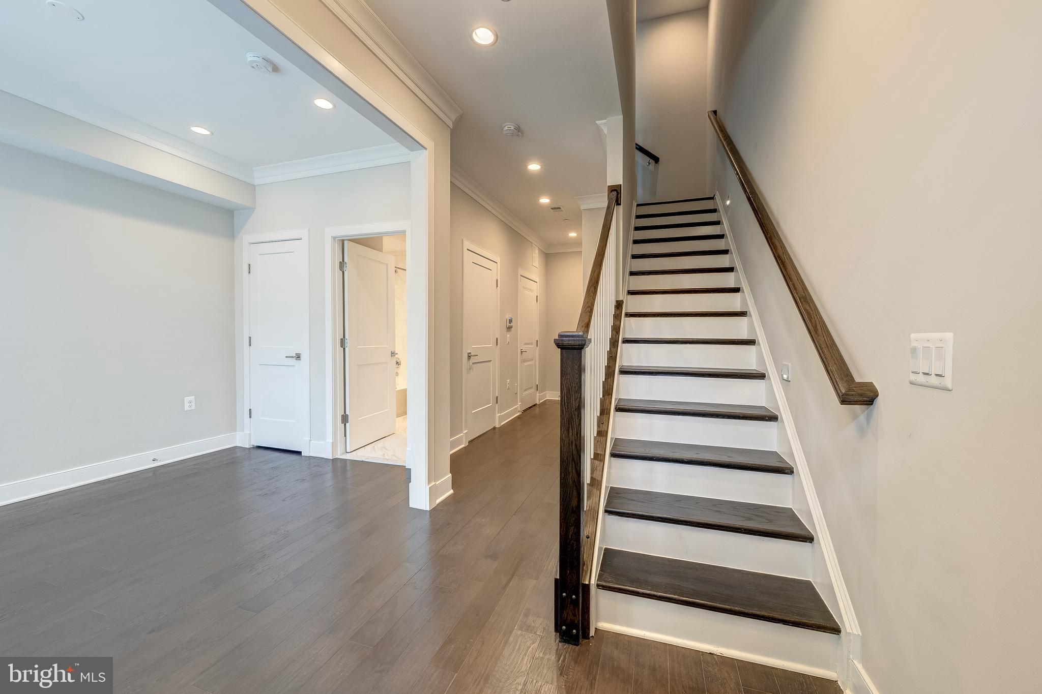 THE TOWNES AT GROSVENOR PLACE - Residential