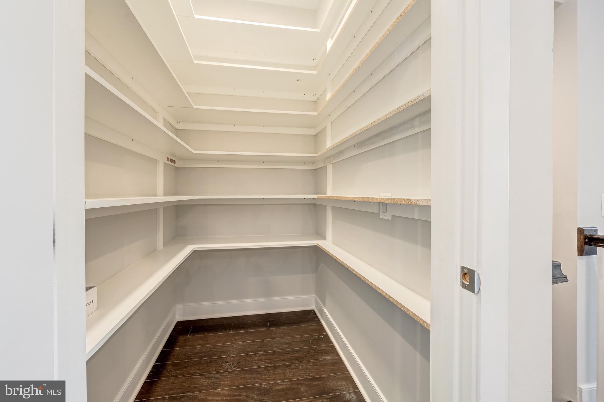 THE TOWNES AT GROSVENOR PLACE - Residential