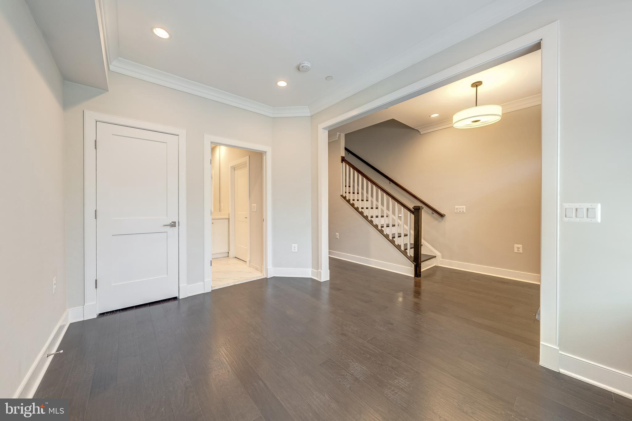 THE TOWNES AT GROSVENOR PLACE - Residential