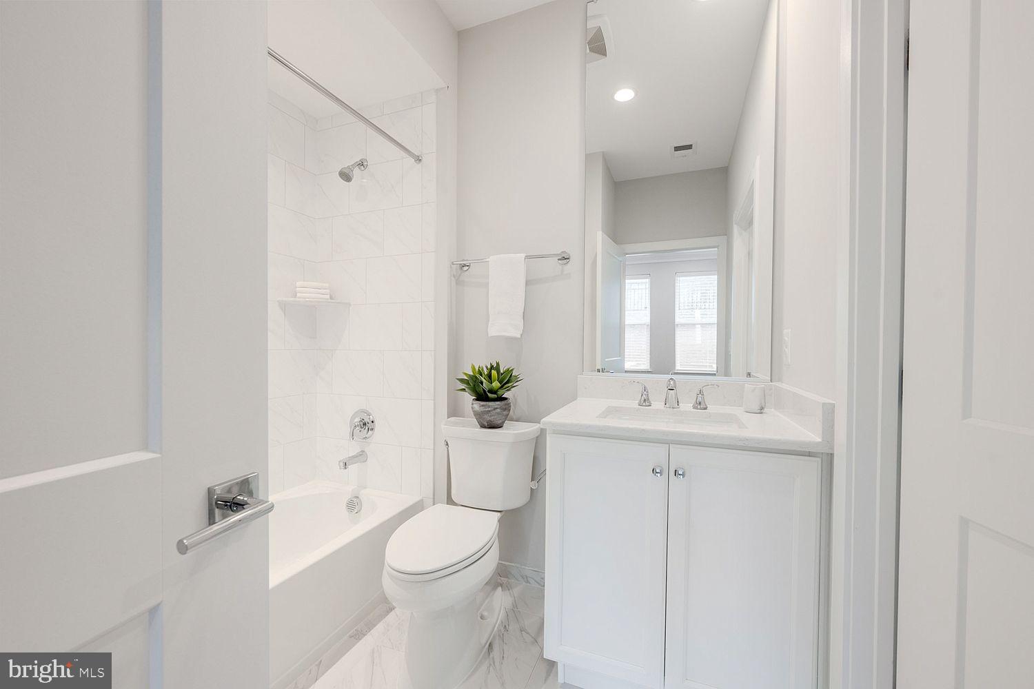 THE TOWNES AT GROSVENOR PLACE - Residential
