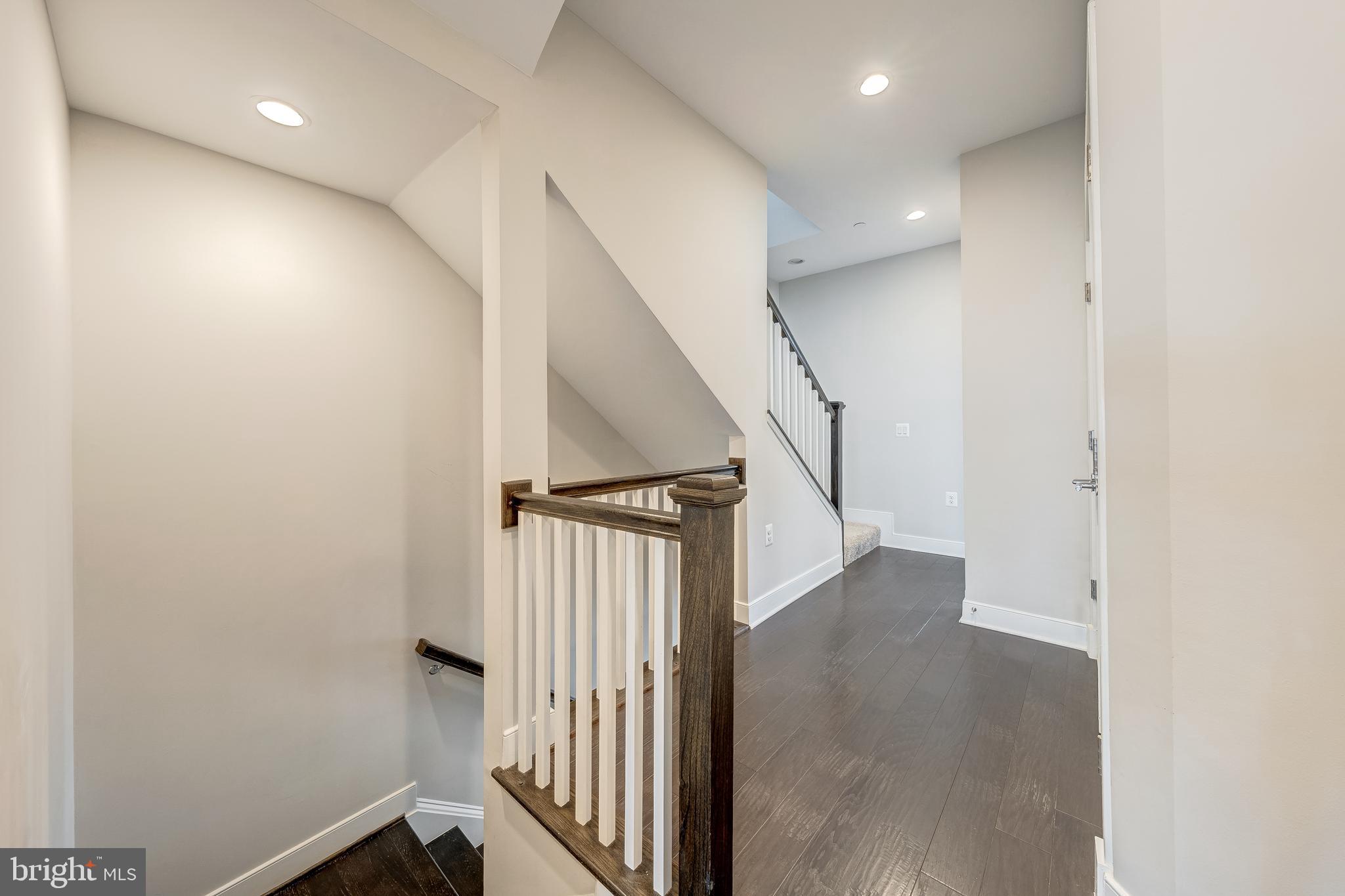 THE TOWNES AT GROSVENOR PLACE - Residential