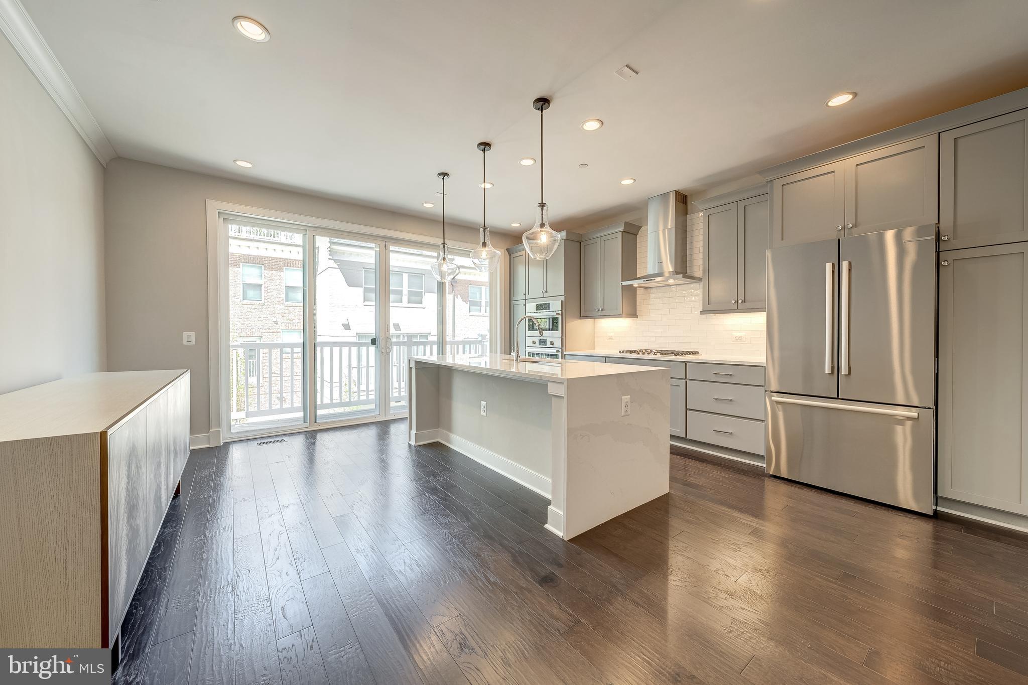 THE TOWNES AT GROSVENOR PLACE - Residential