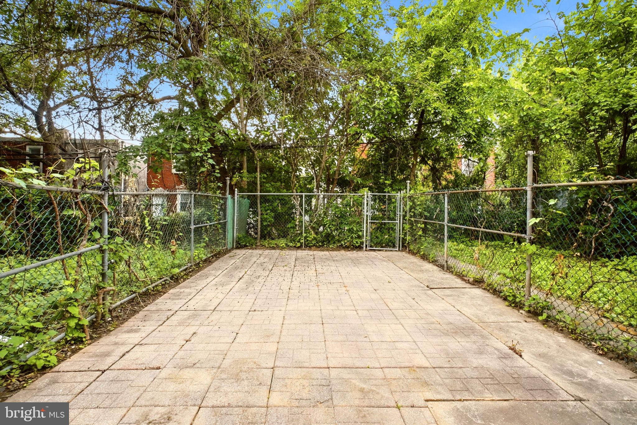 WEST OAK LANE - Residential