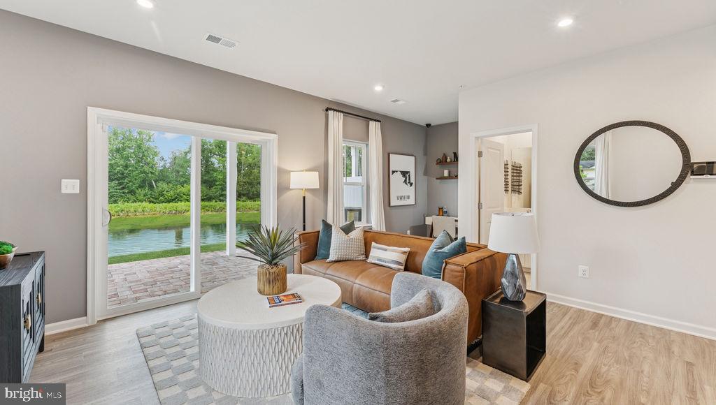 LAUREL OAKS - Residential