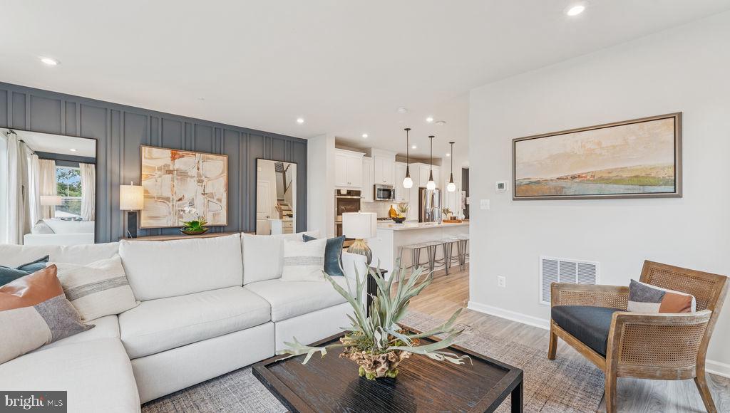 LAUREL OAKS - Residential