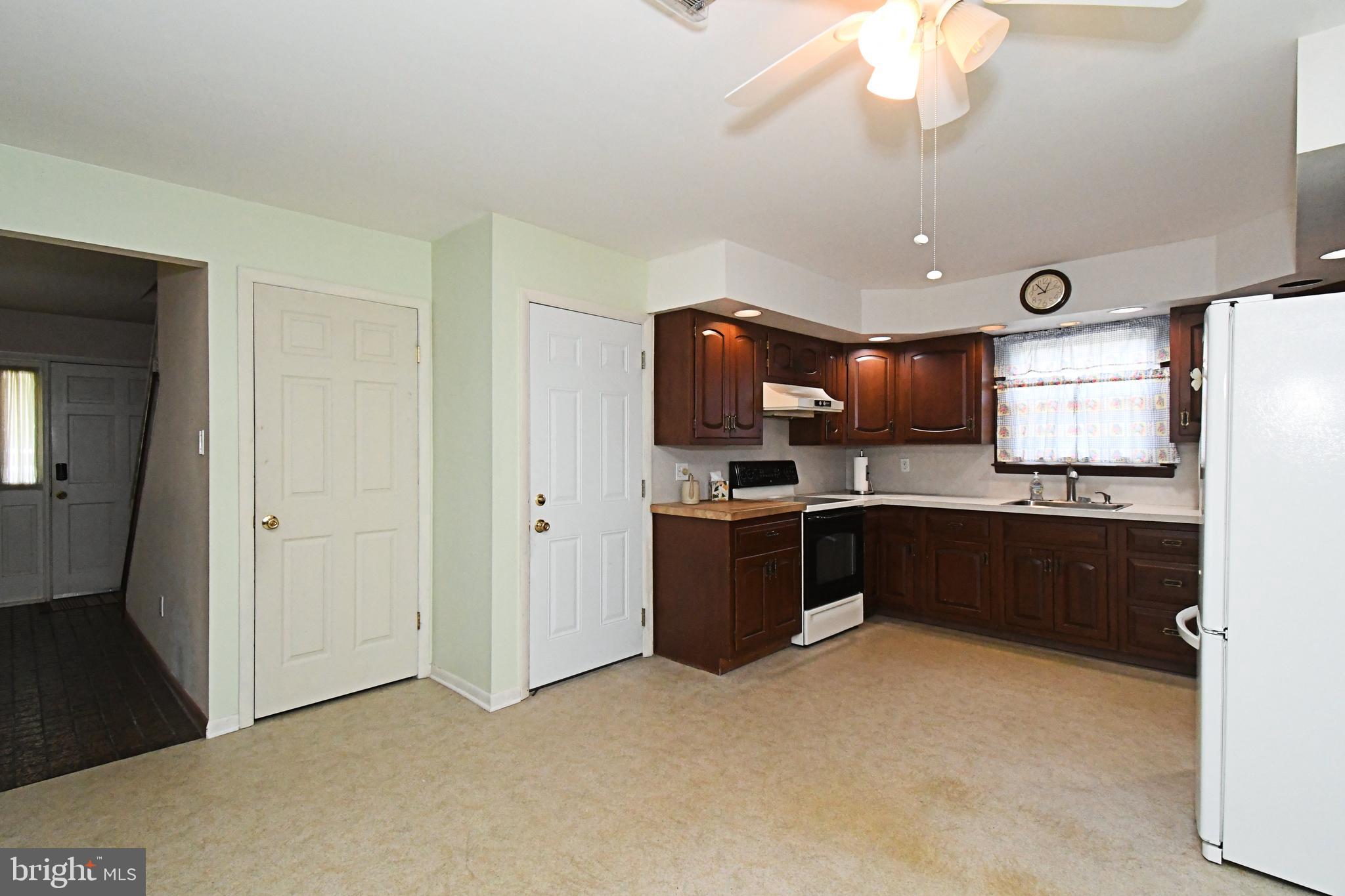 FOX CHASE MANOR - Residential