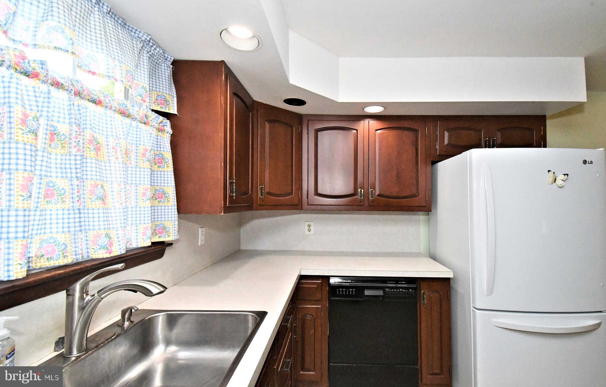 FOX CHASE MANOR - Residential