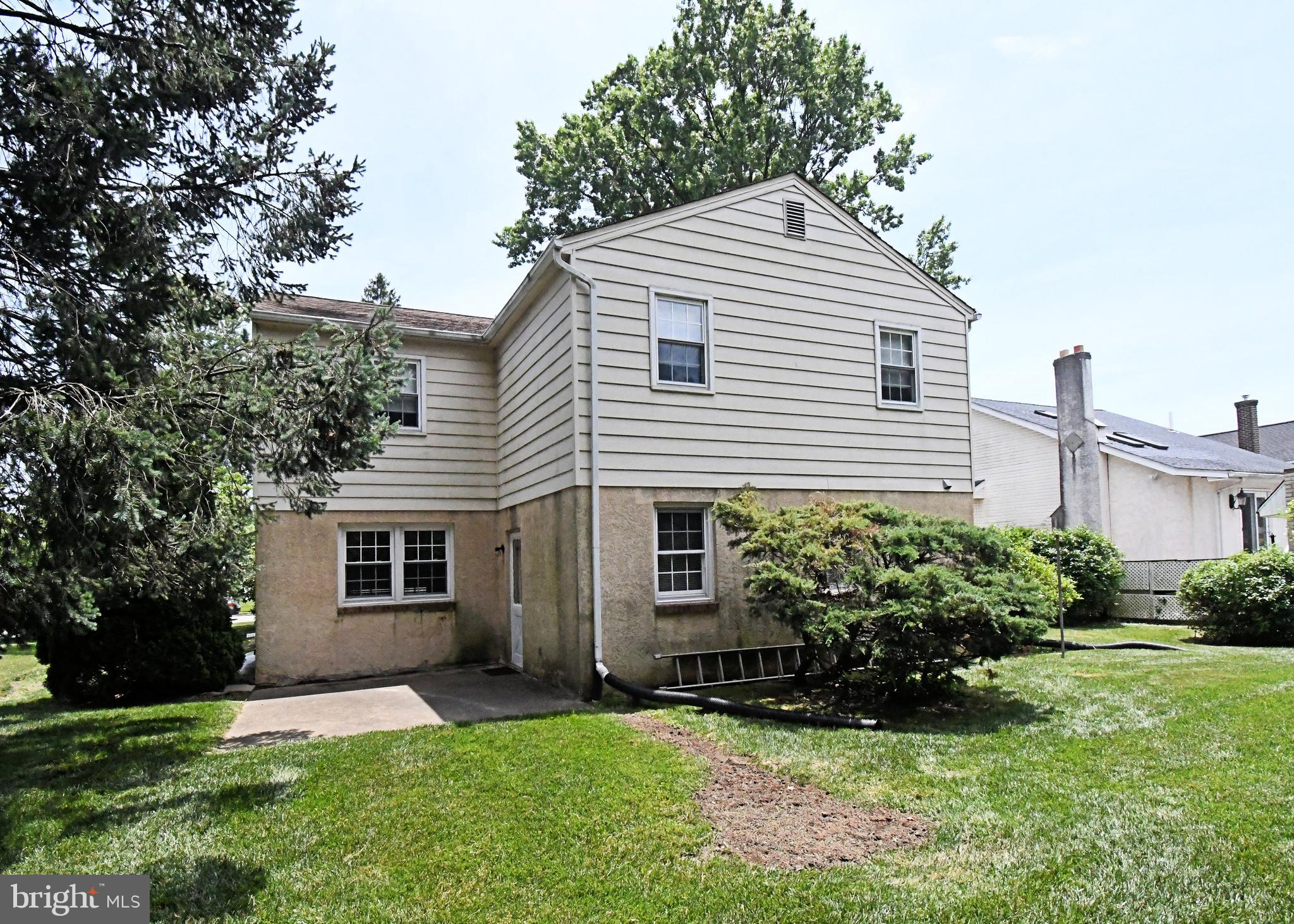 FOX CHASE MANOR - Residential