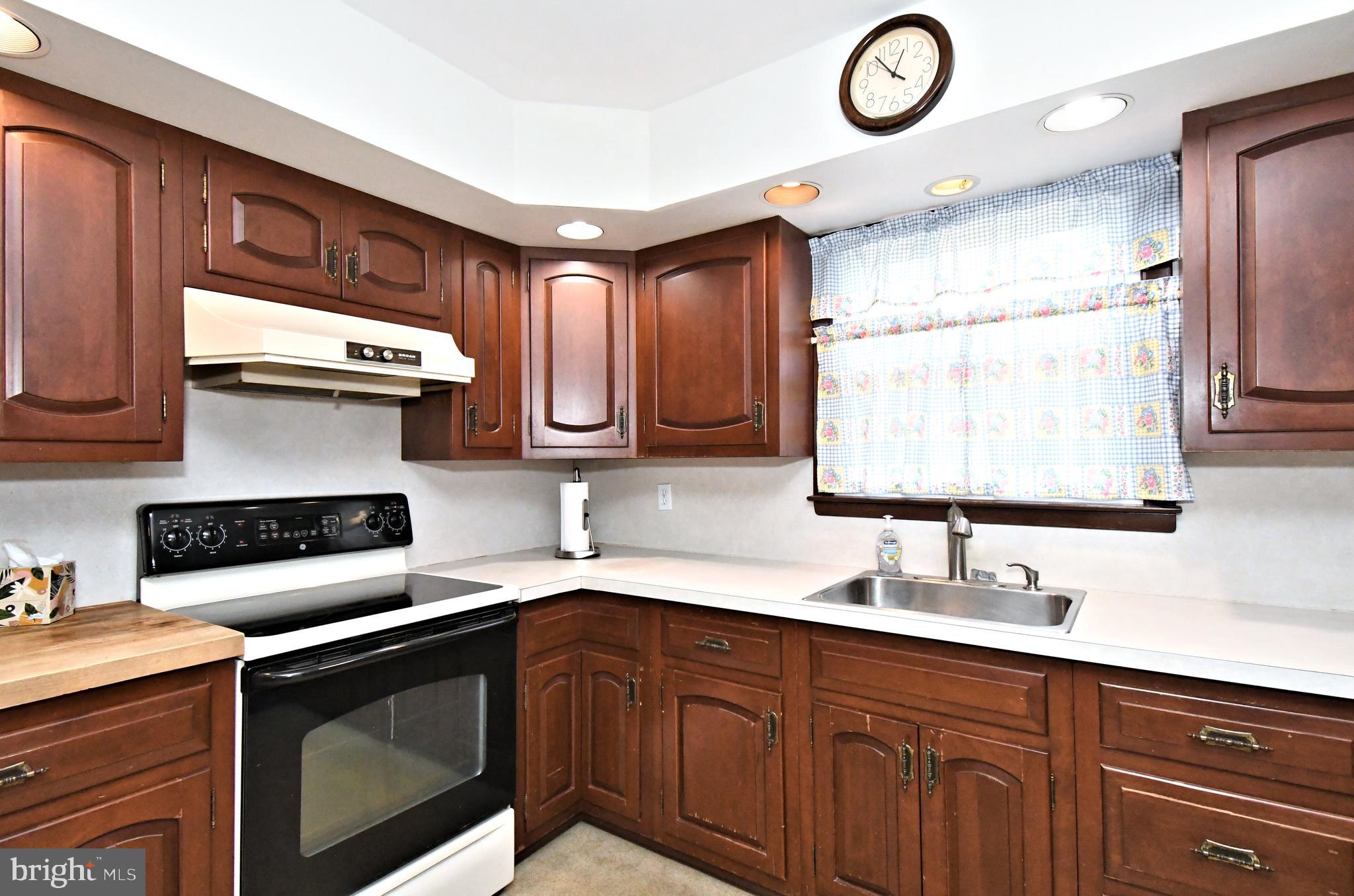 FOX CHASE MANOR - Residential