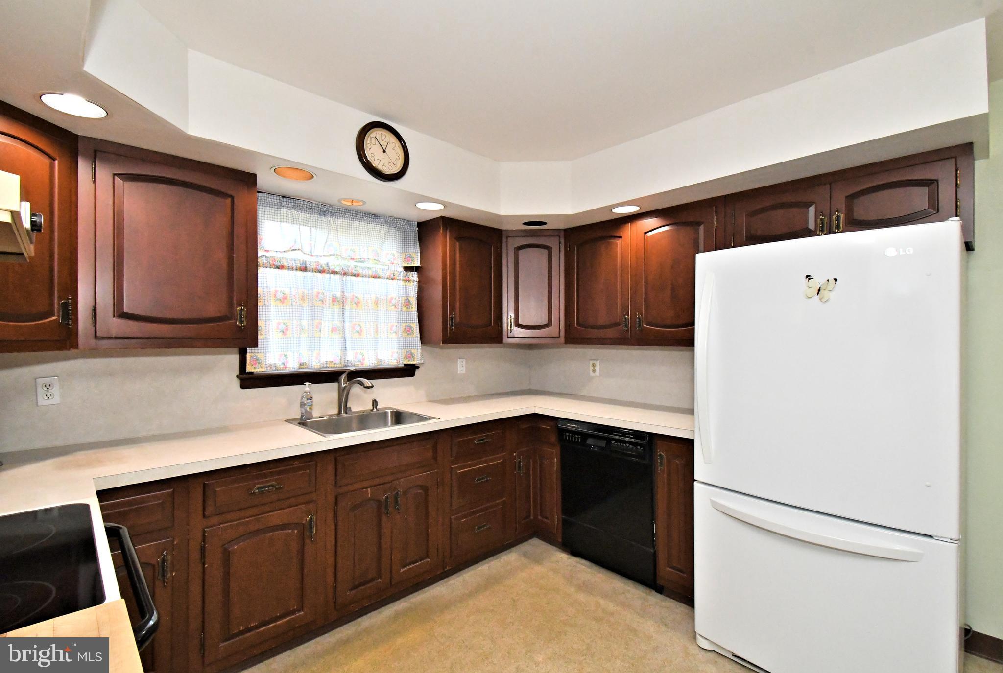 FOX CHASE MANOR - Residential