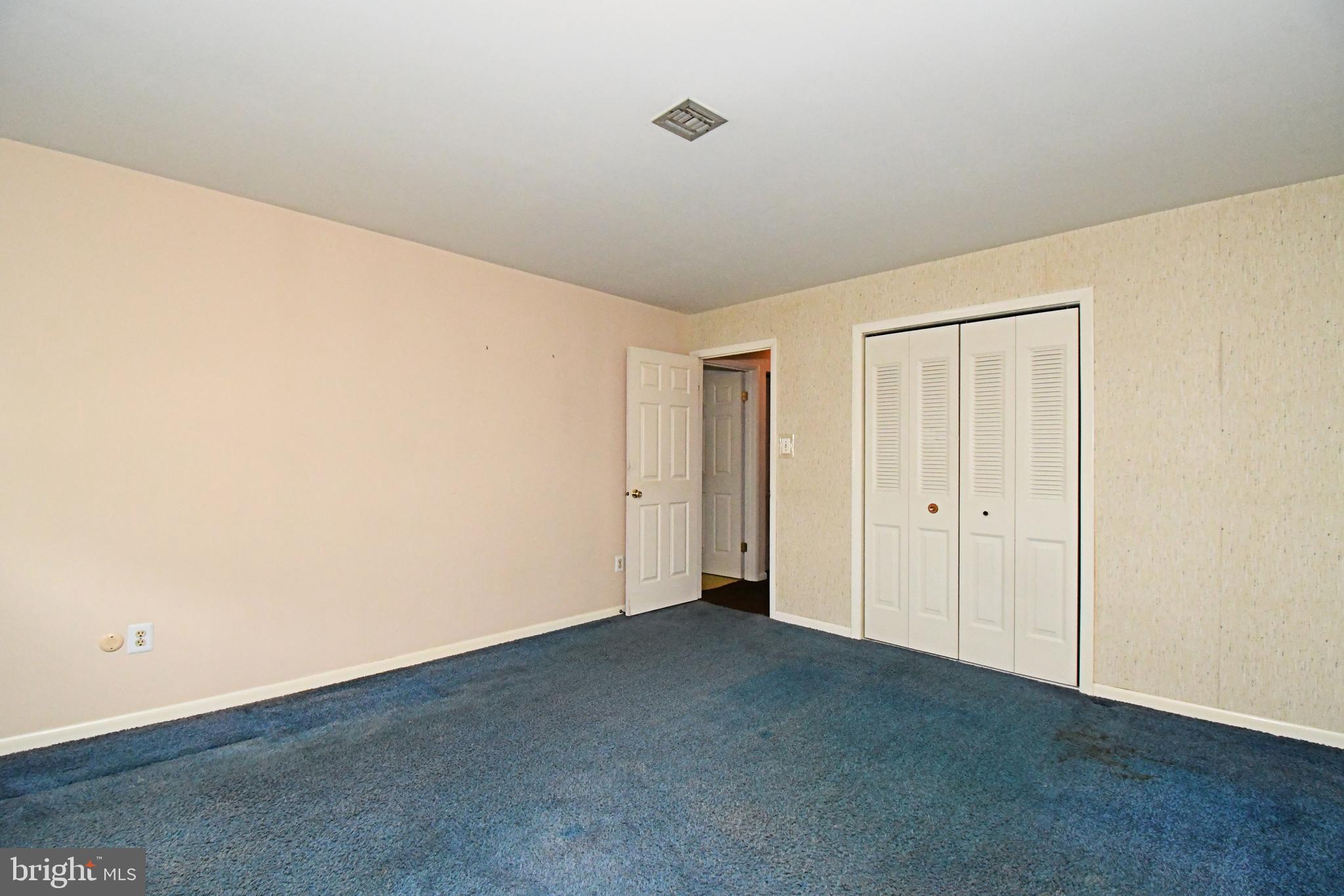 FOX CHASE MANOR - Residential