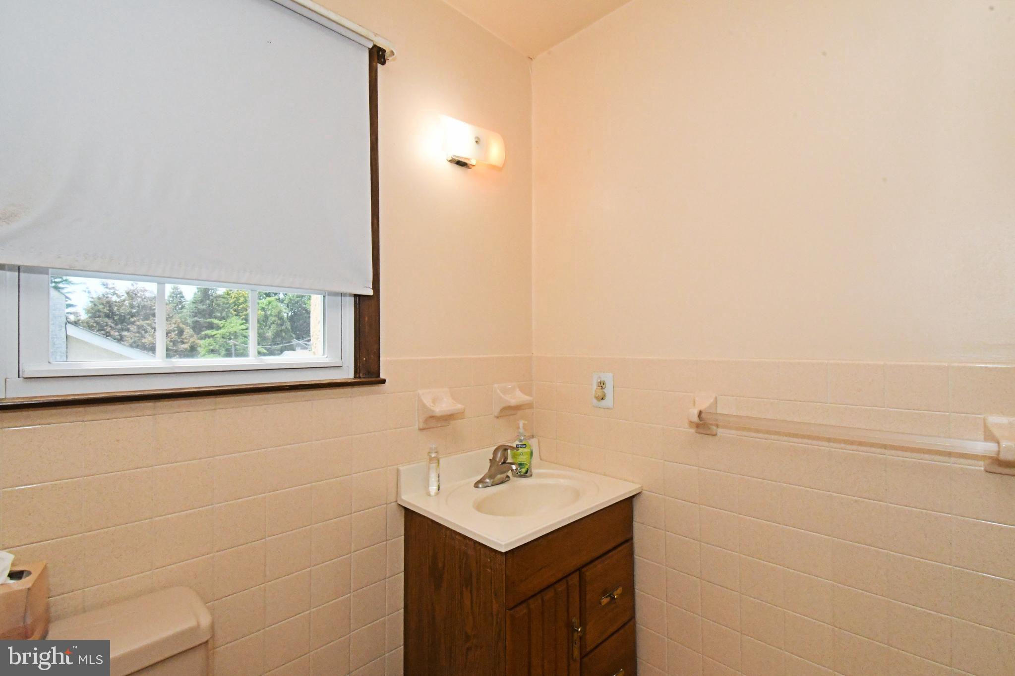FOX CHASE MANOR - Residential