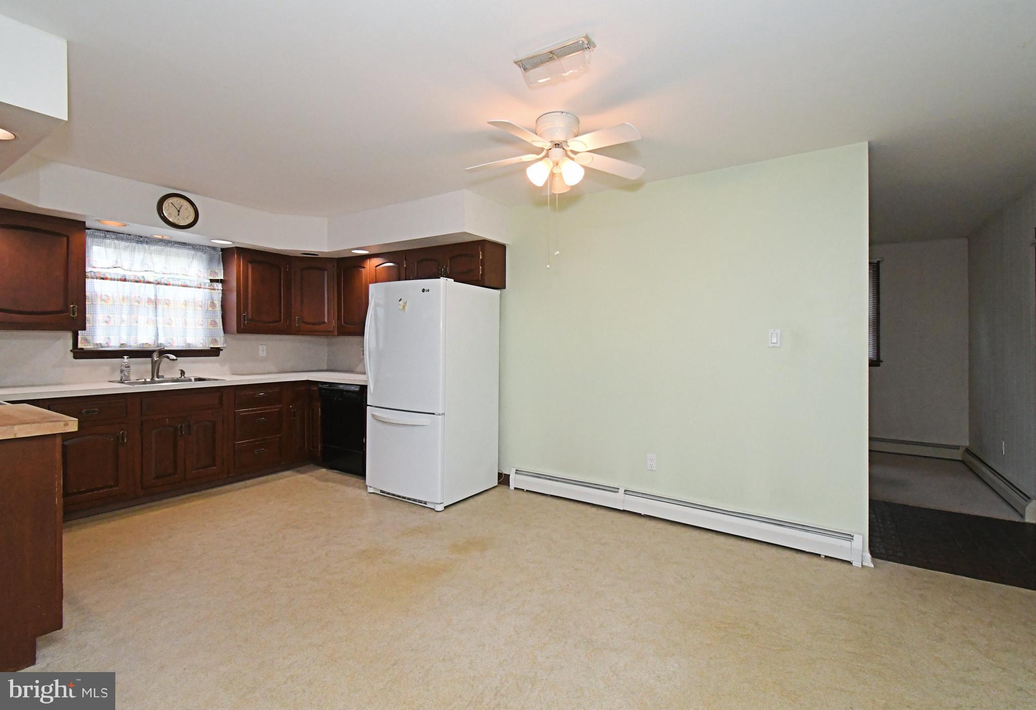 FOX CHASE MANOR - Residential