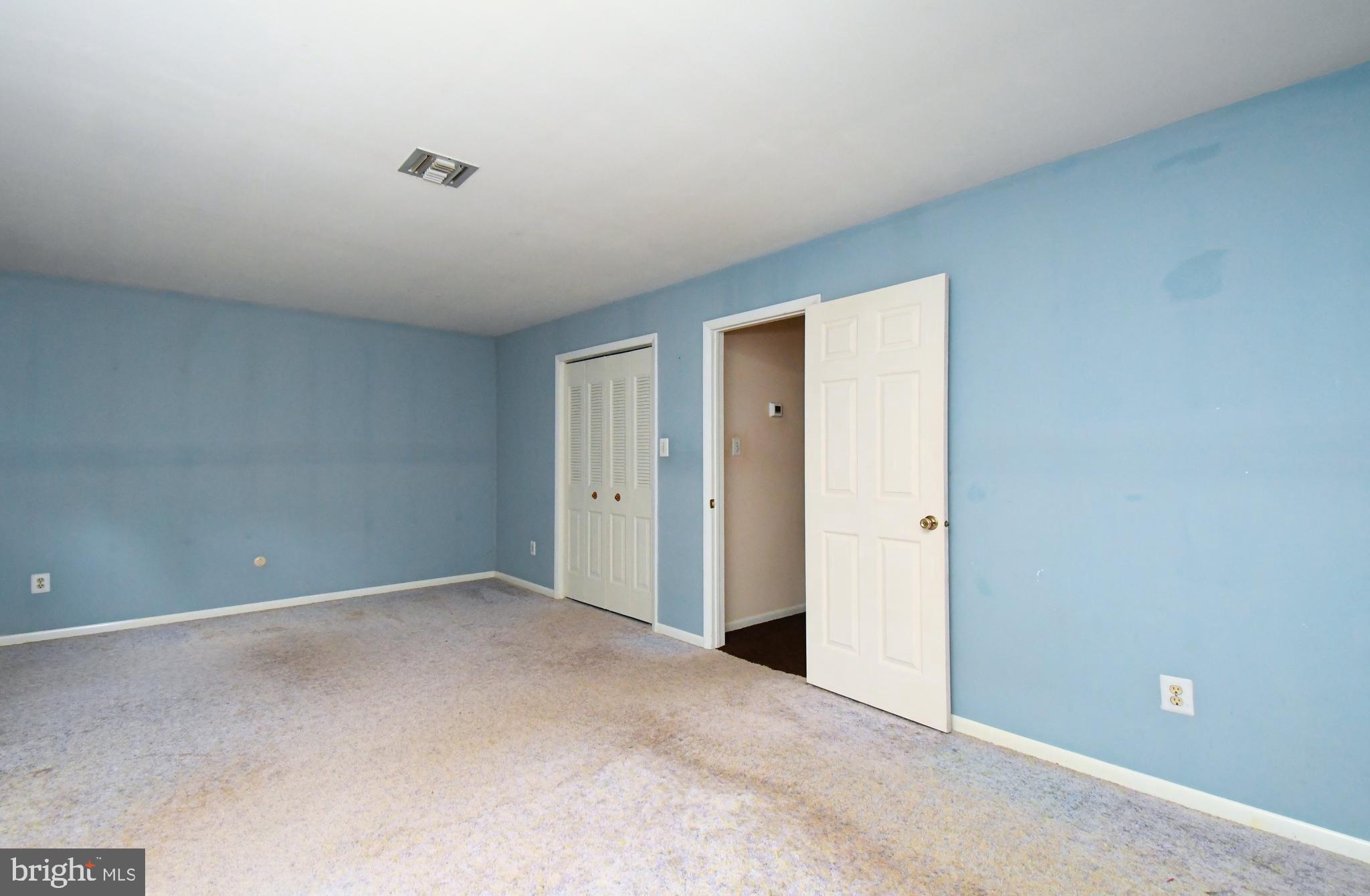 FOX CHASE MANOR - Residential