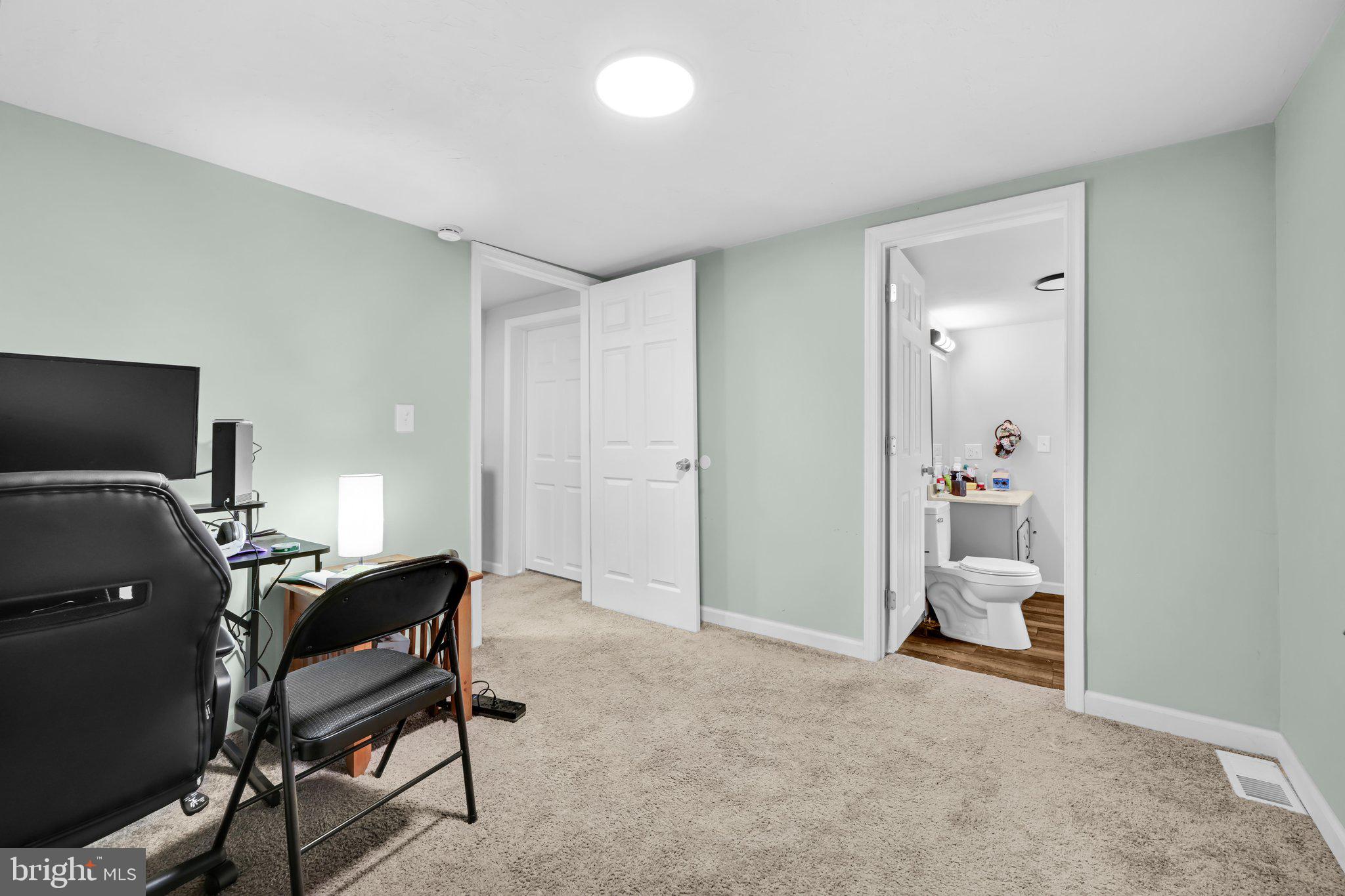 WALNUT STREET AREA - Residential