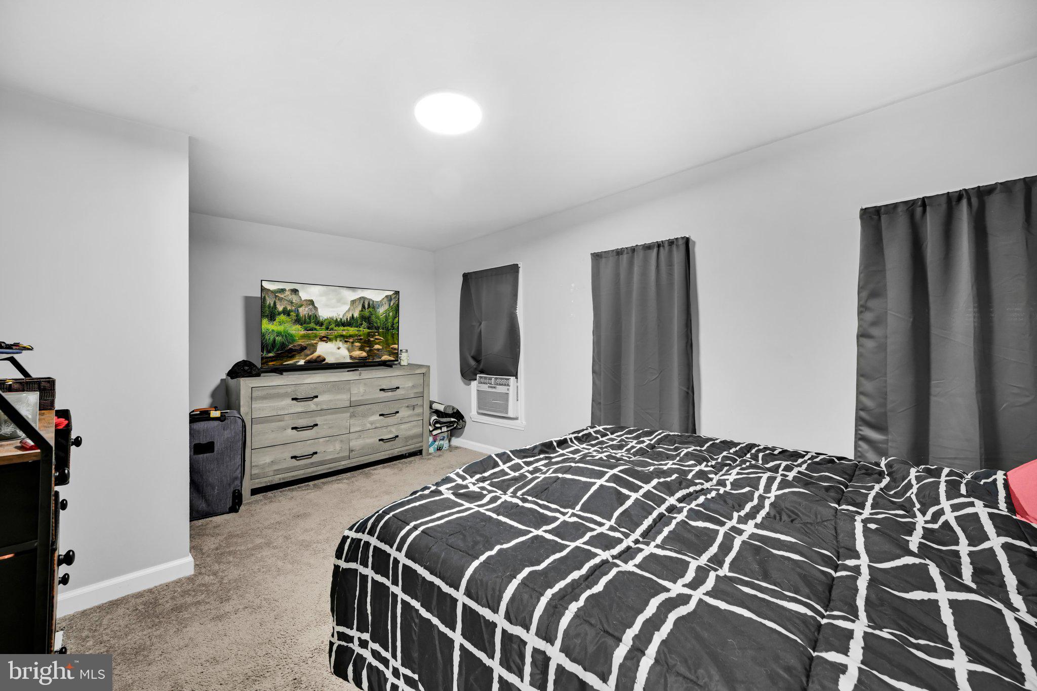 WALNUT STREET AREA - Residential