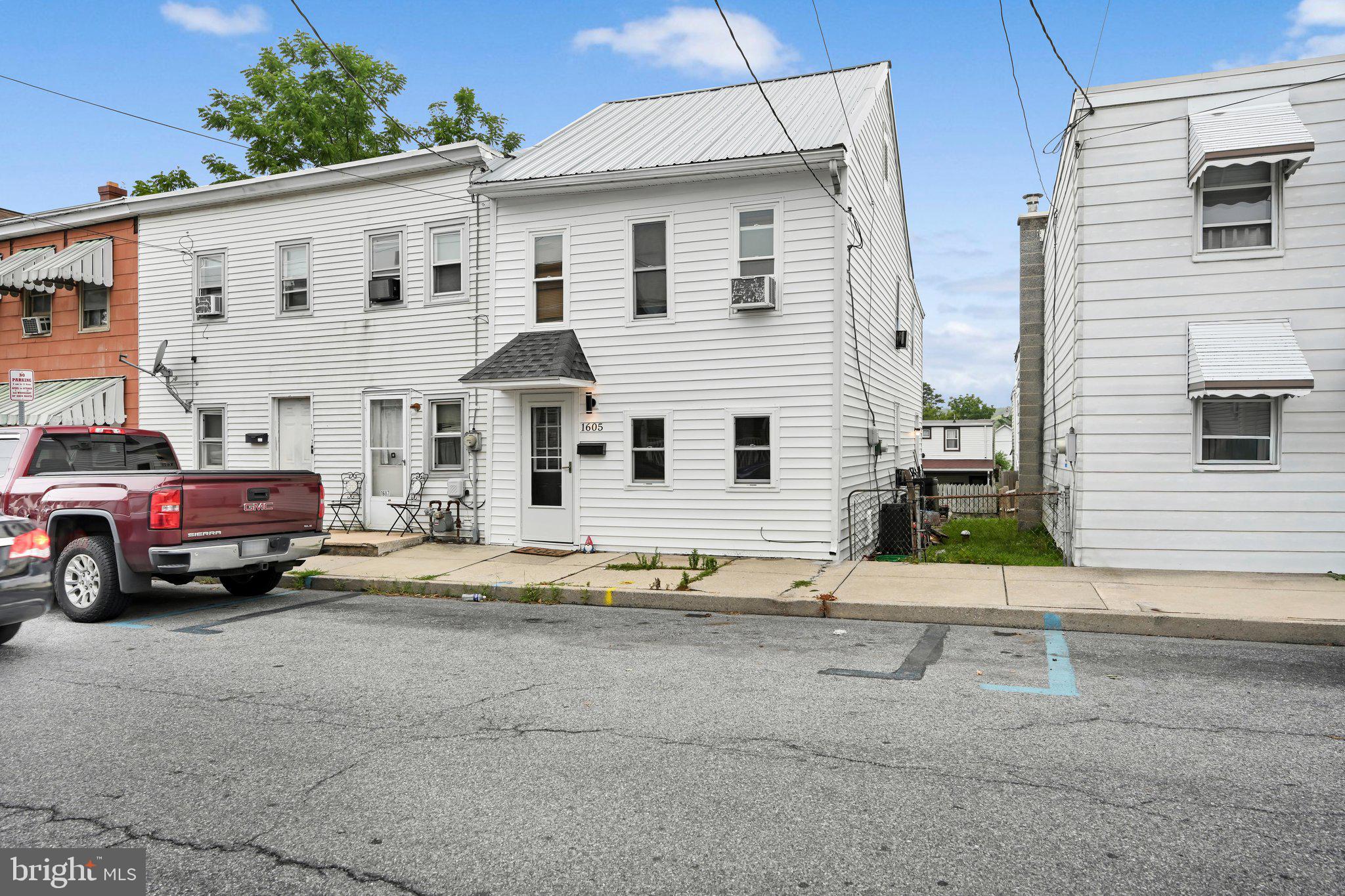 WALNUT STREET AREA - Residential