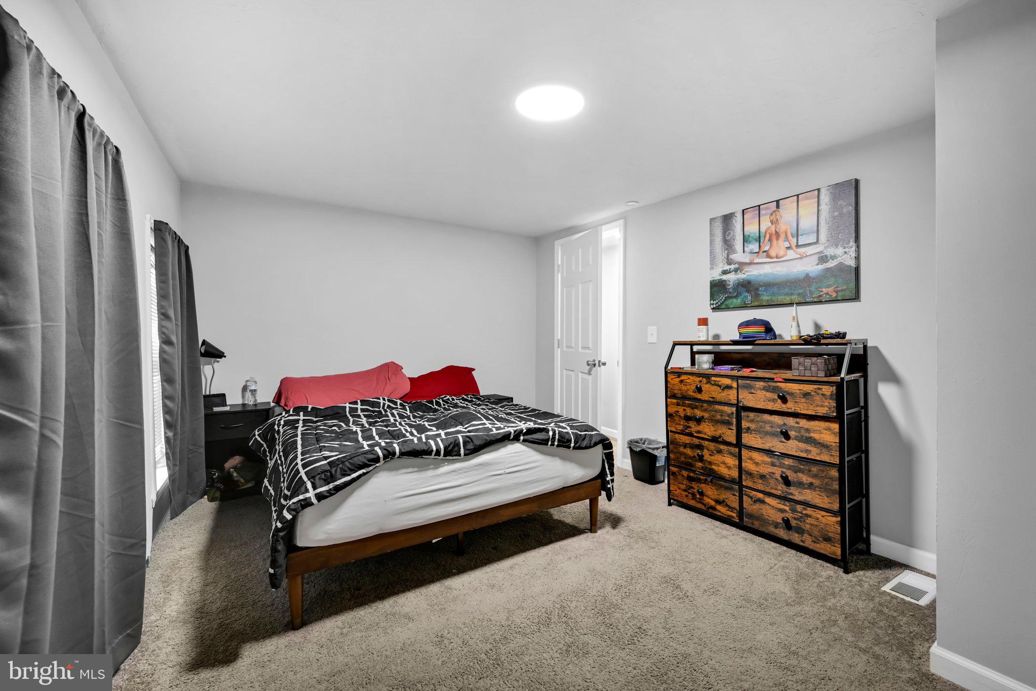 WALNUT STREET AREA - Residential