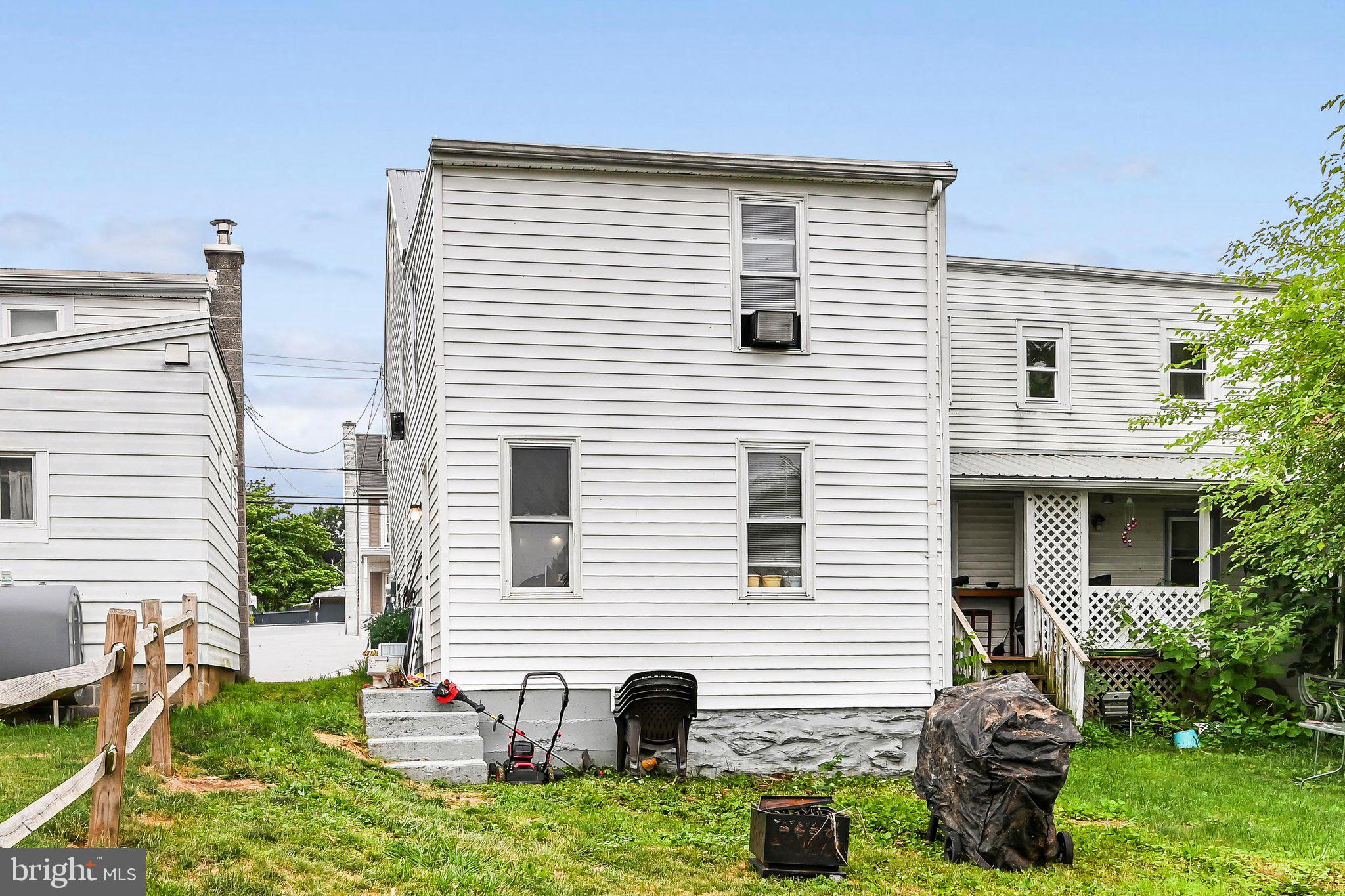 WALNUT STREET AREA - Residential